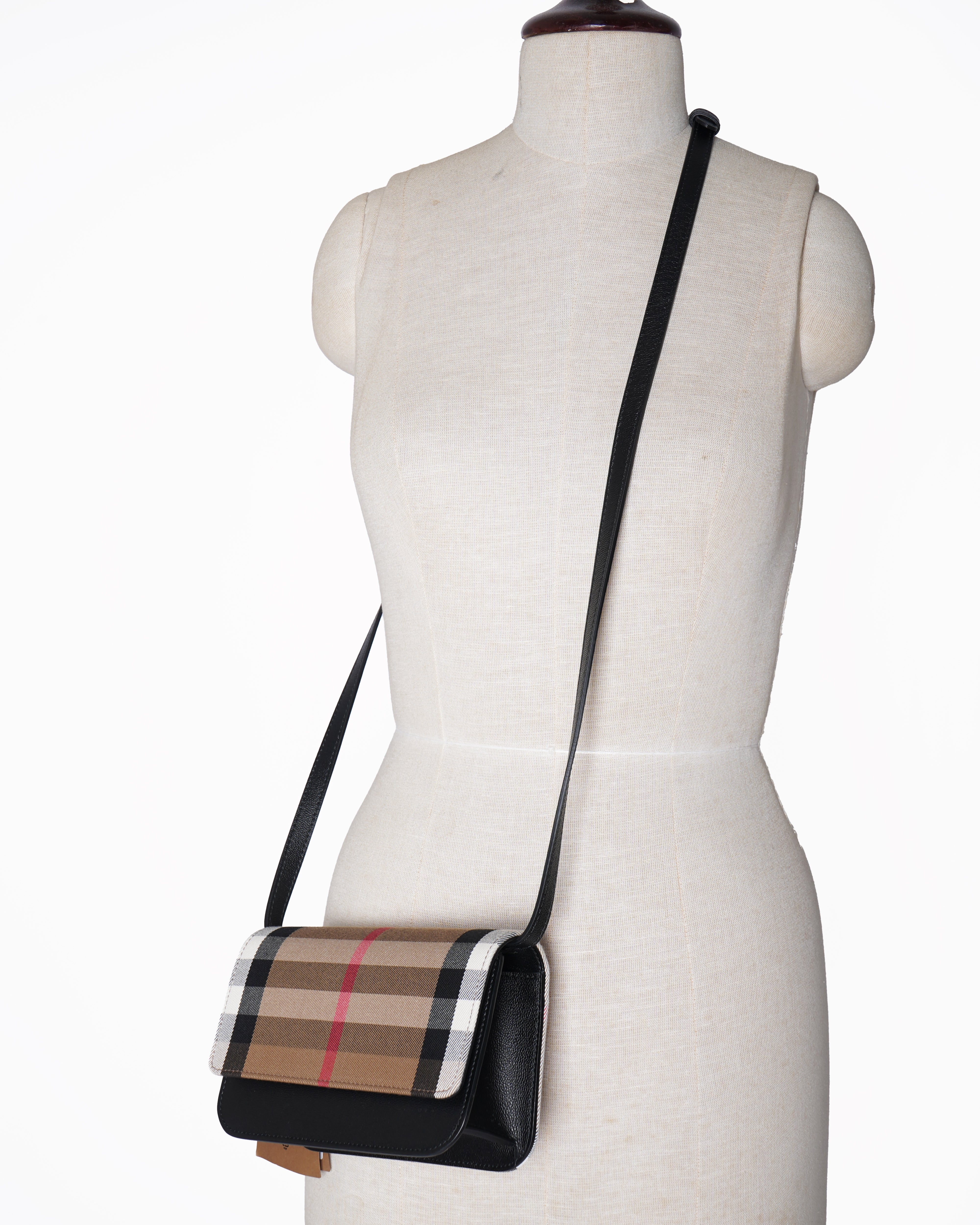 New Burberry
House Check Black Leather Gold-Plated Madison Crossbody Bag