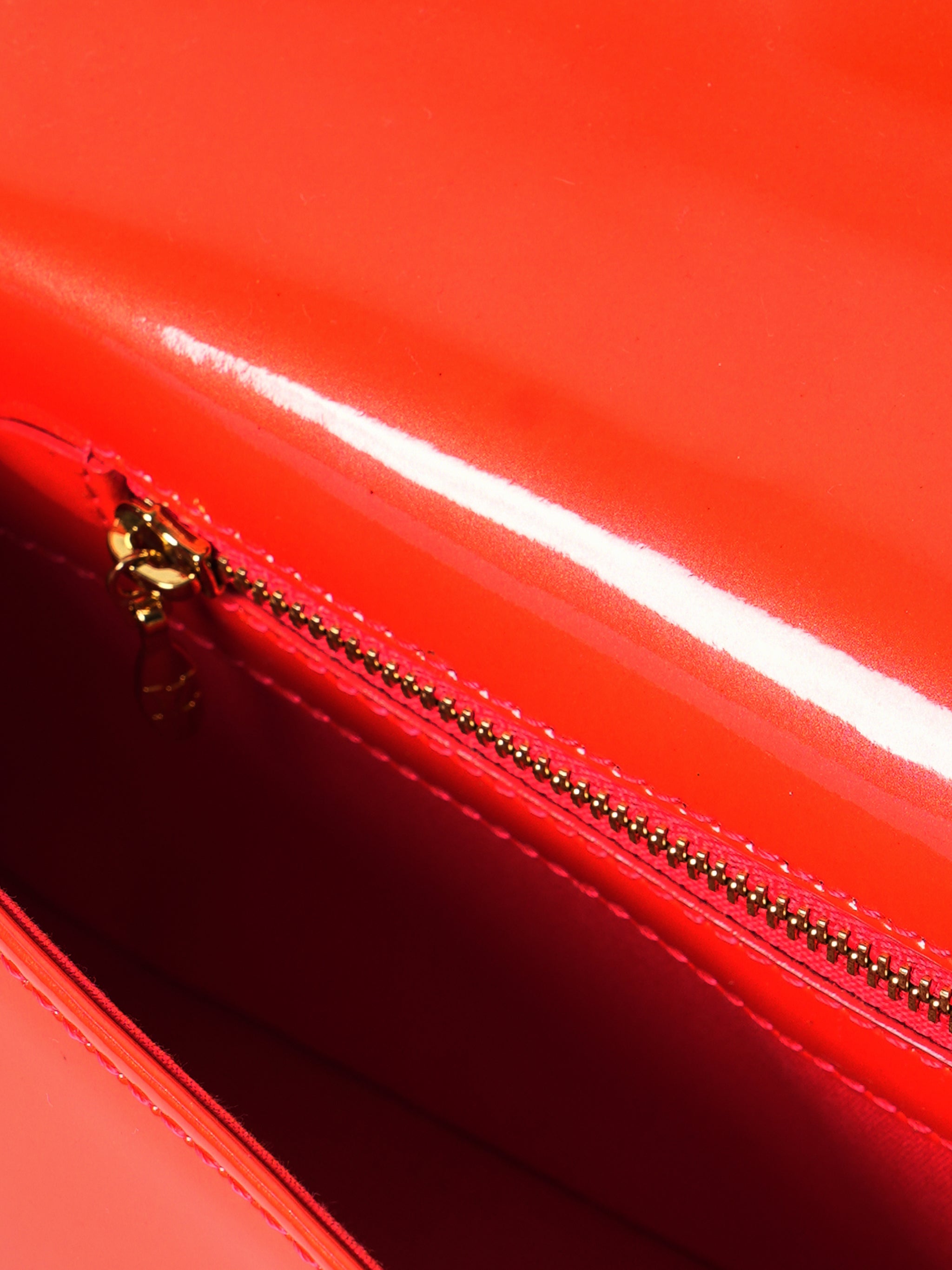 Louis Vuitton Rouge Grenadine Vernis Sobo Clutch