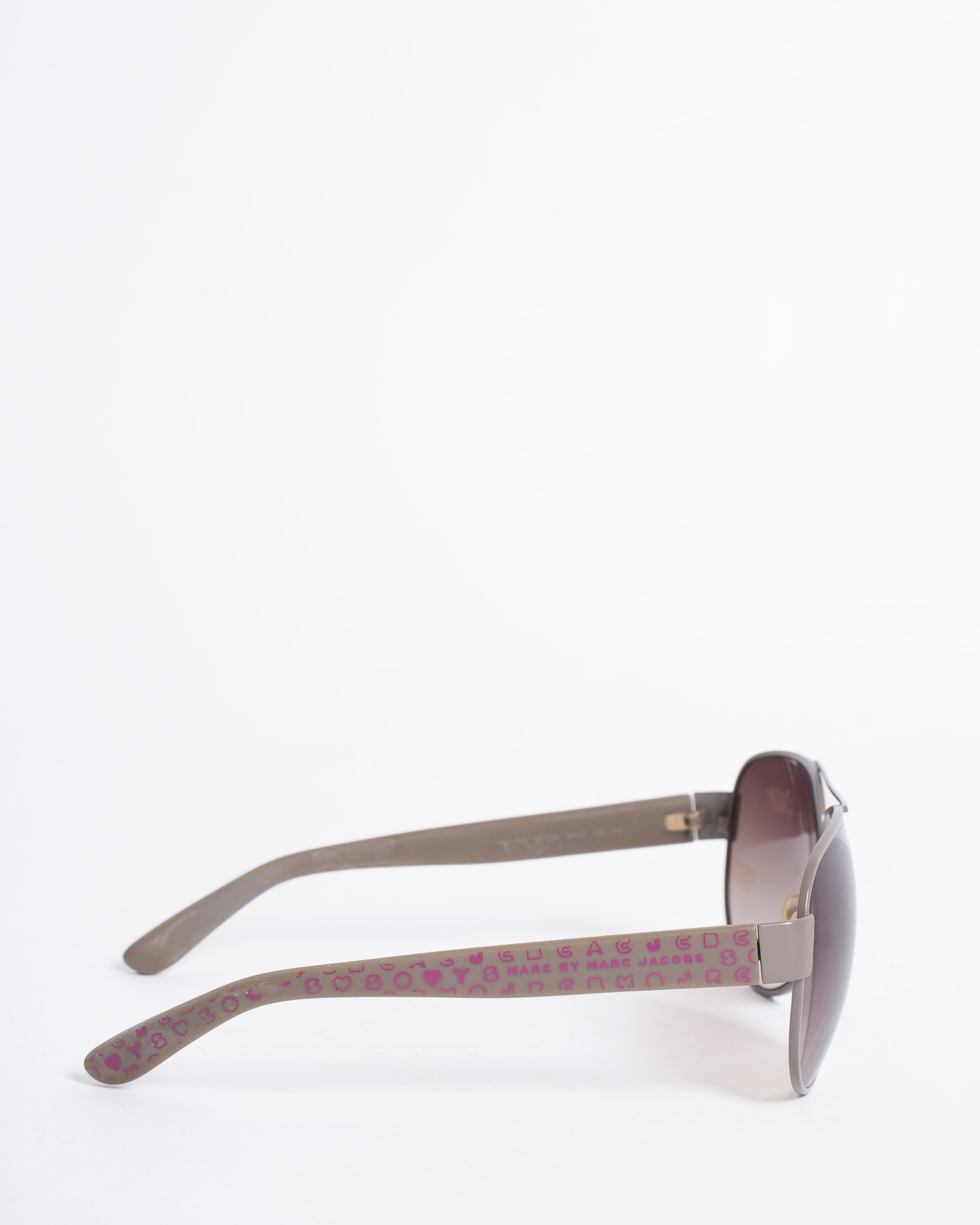 Marc by Marc Jacobs oval Taupe sunglasses with Pink Temple detail
