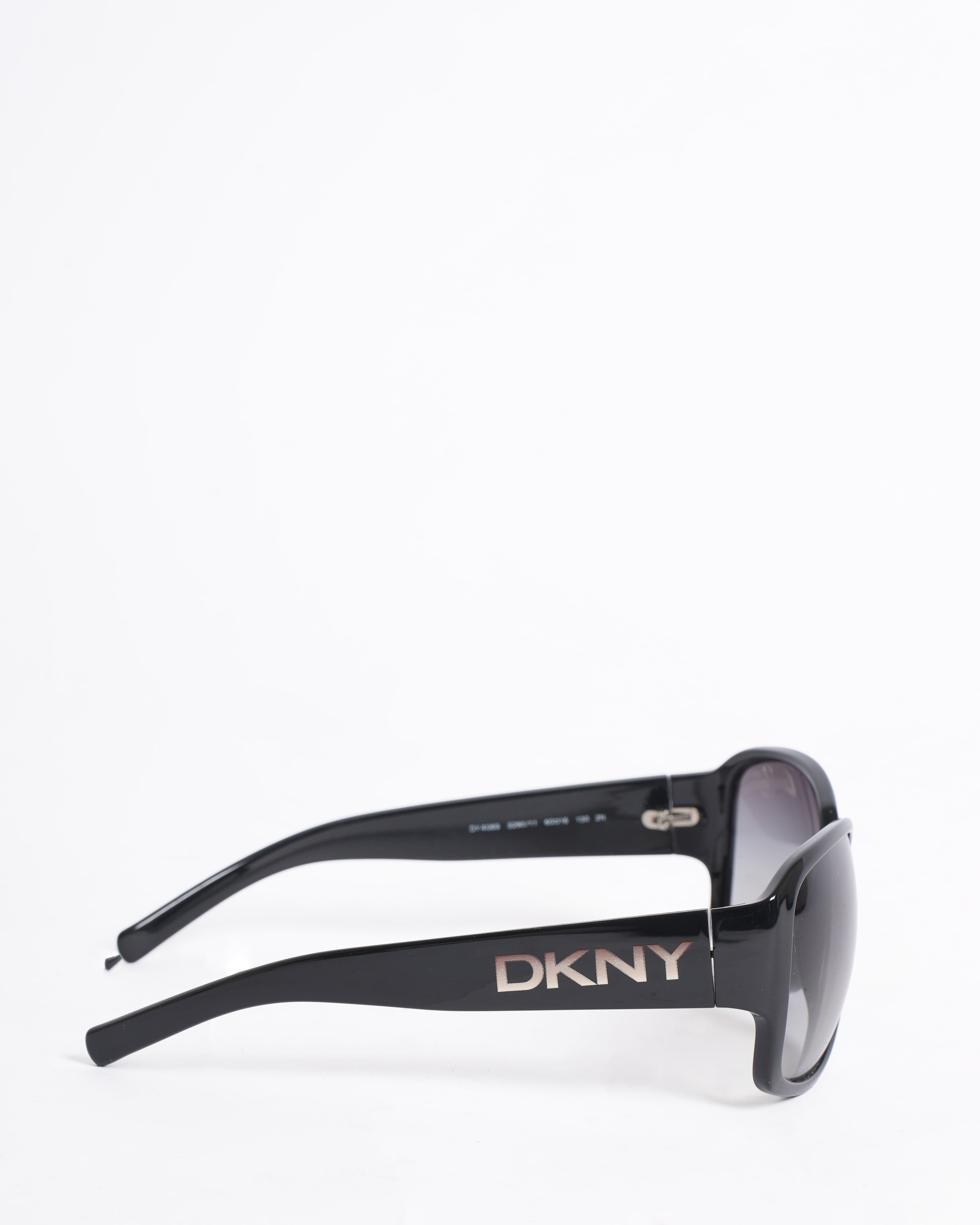 DKNY sunglasses in black Cat-eye