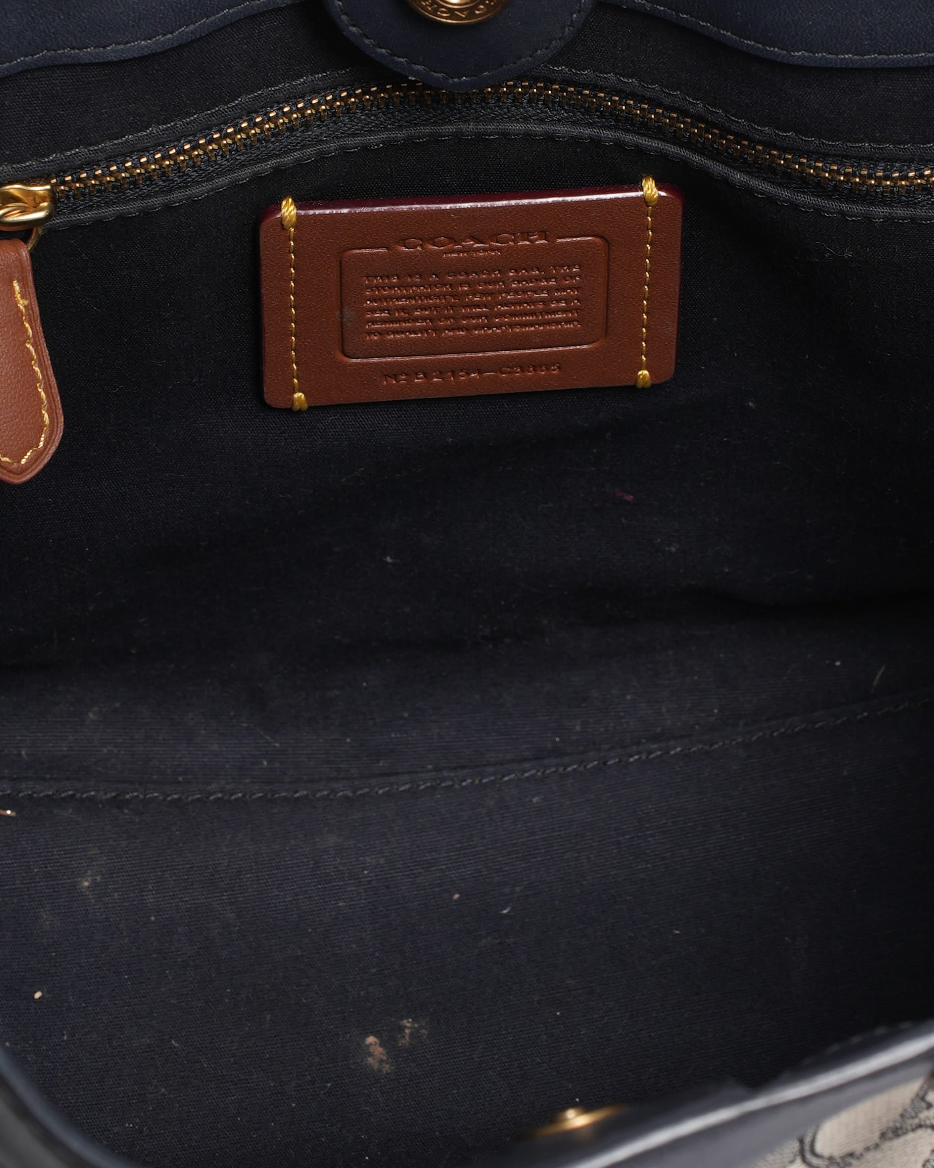 Coach Field Tote 22 in Black