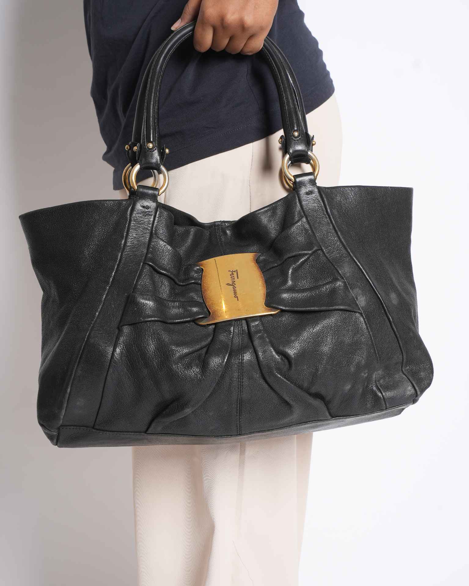 Salvatore Ferragamo Bow Tote In Black