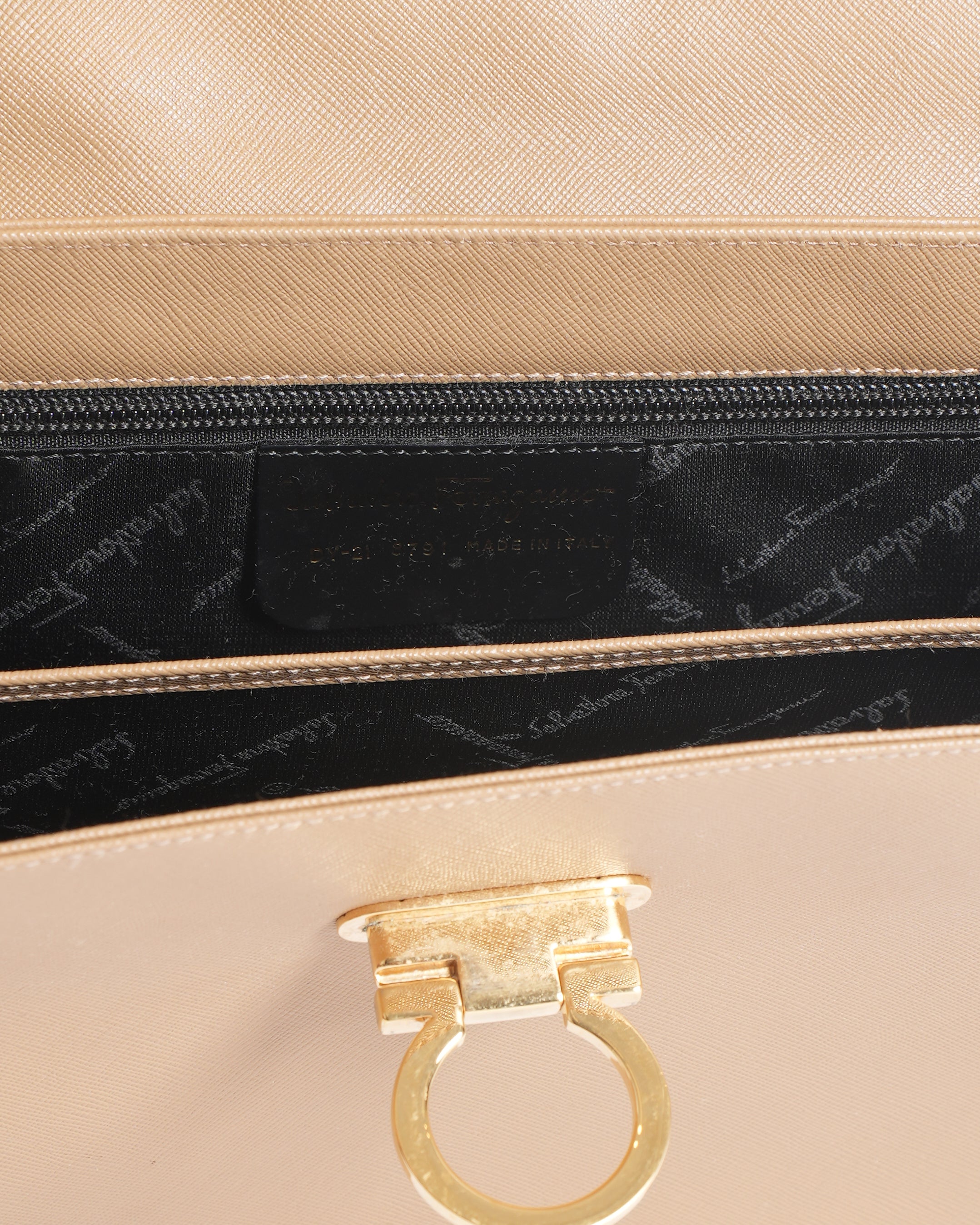 Salvatore Ferragamo nude omega logo handbag