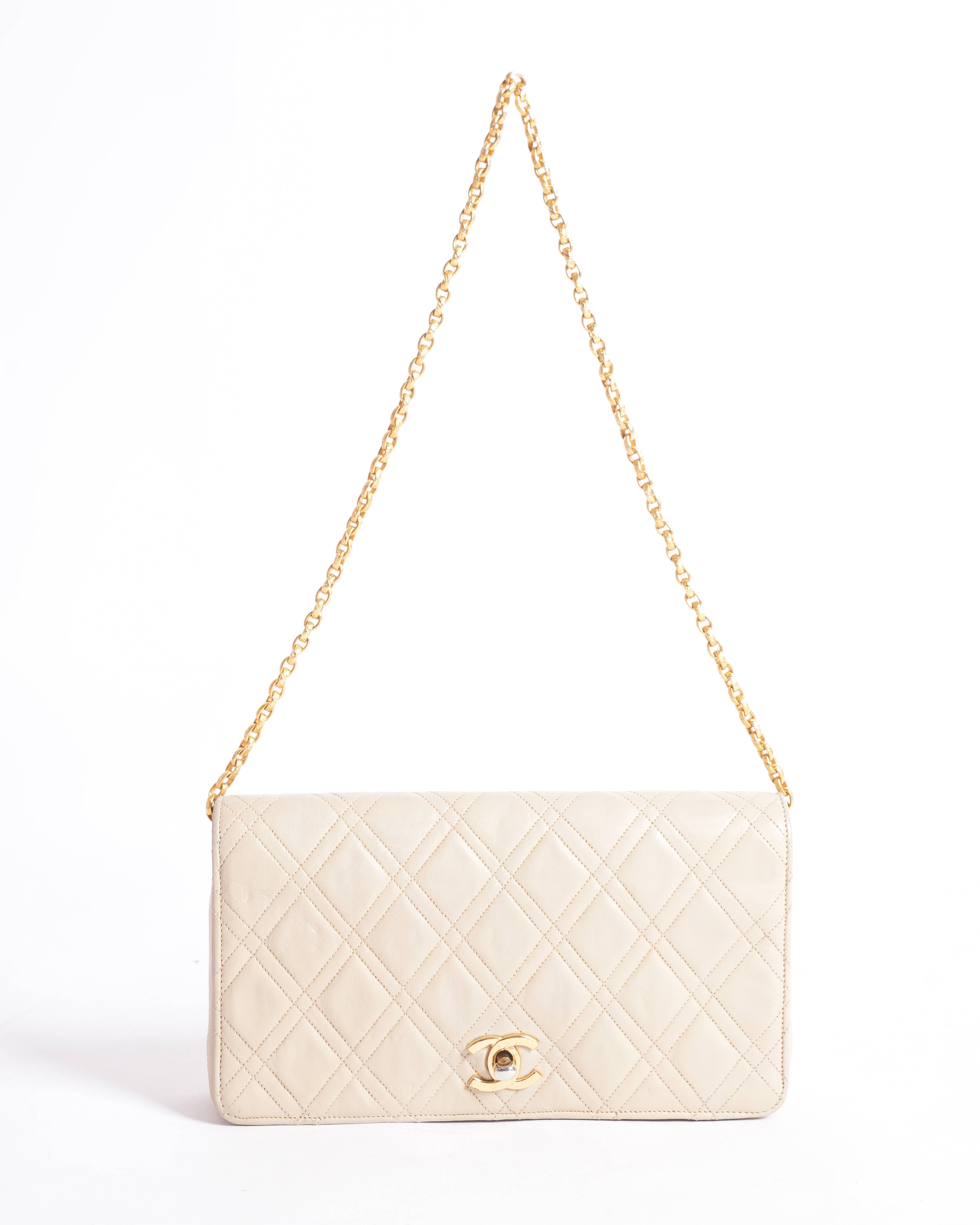 Chanel classic 22 cc logo chain shoulder bag