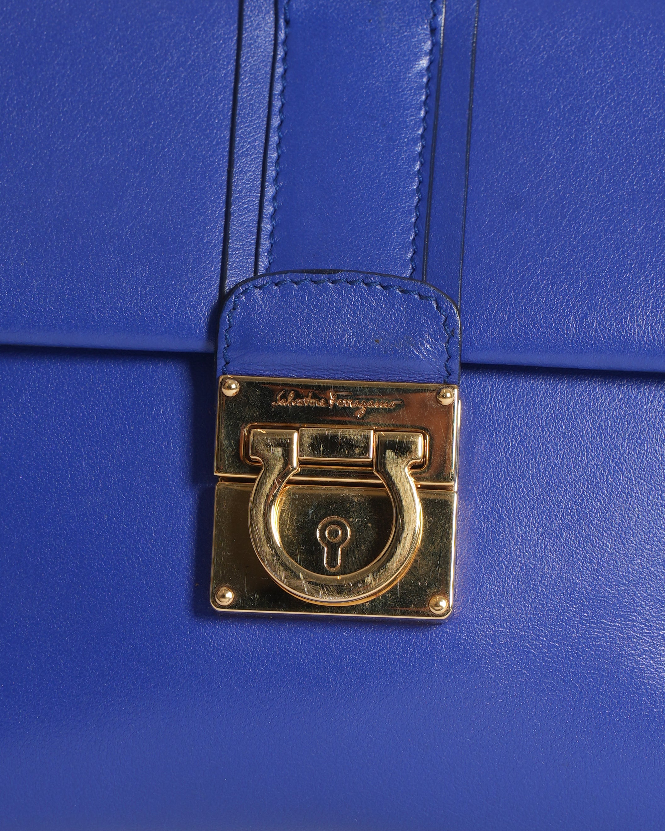 Salvatore ferragamo zaffiro viola handbag