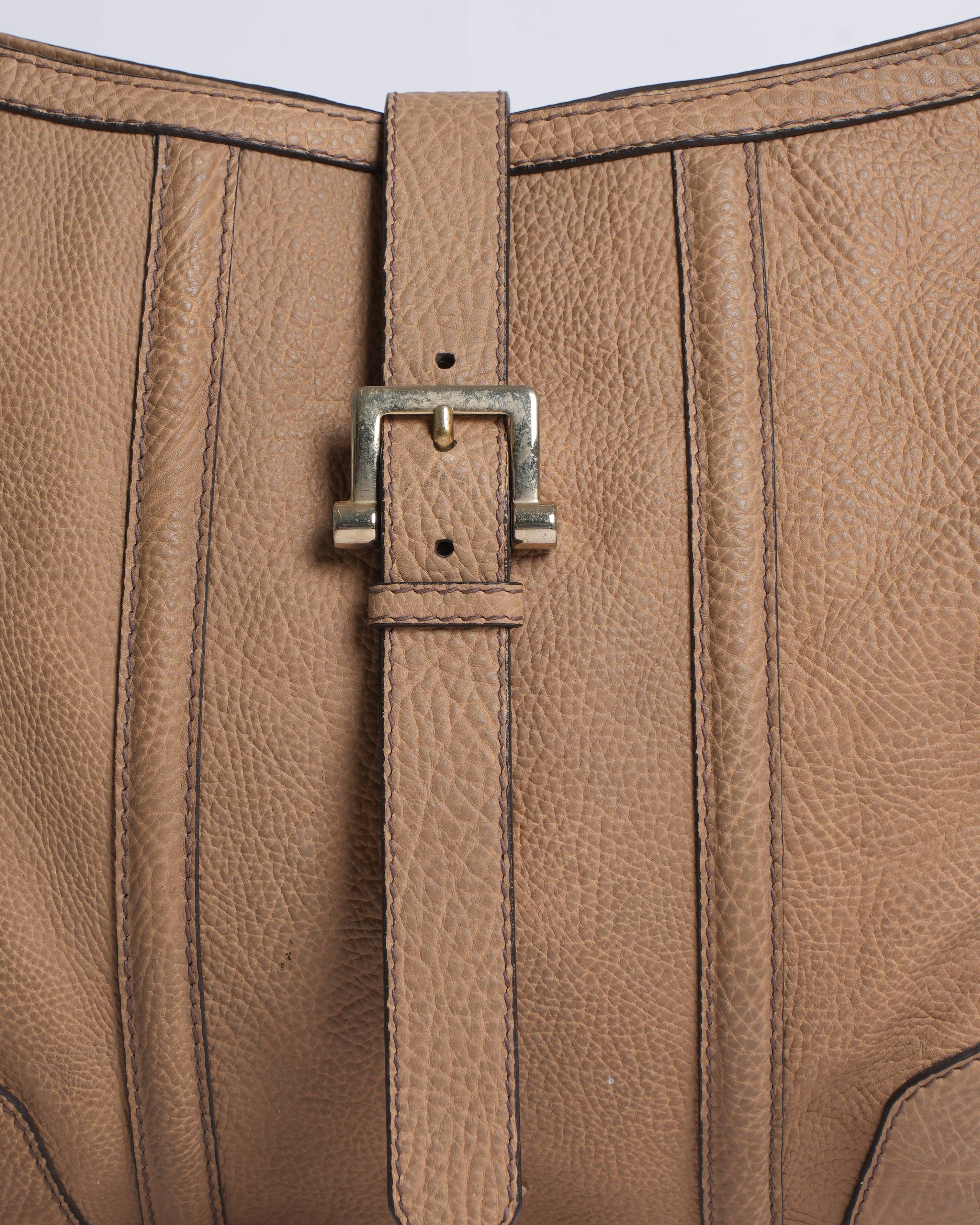 Burberry
laeather large hobo bag