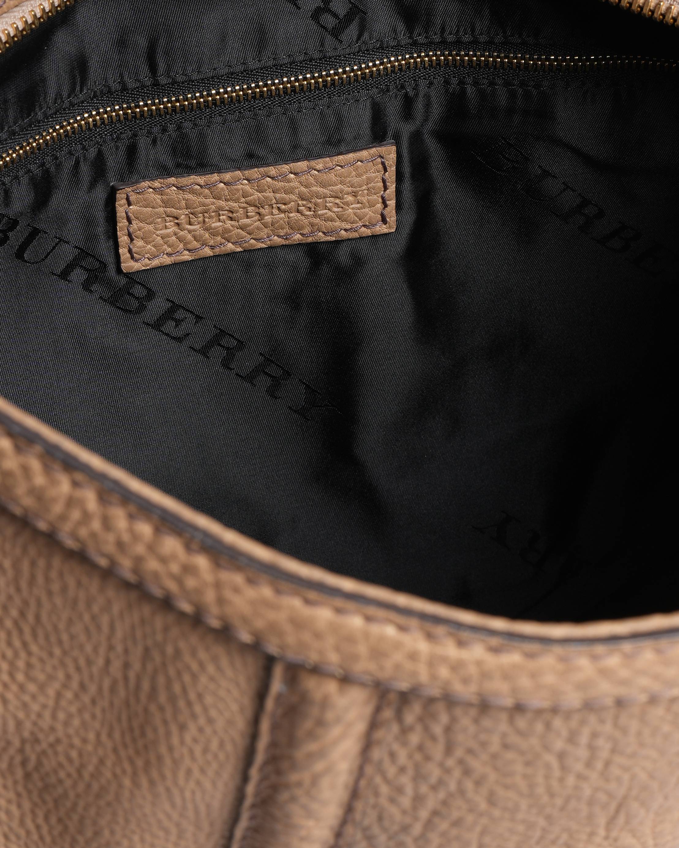 Burberry
laeather large hobo bag