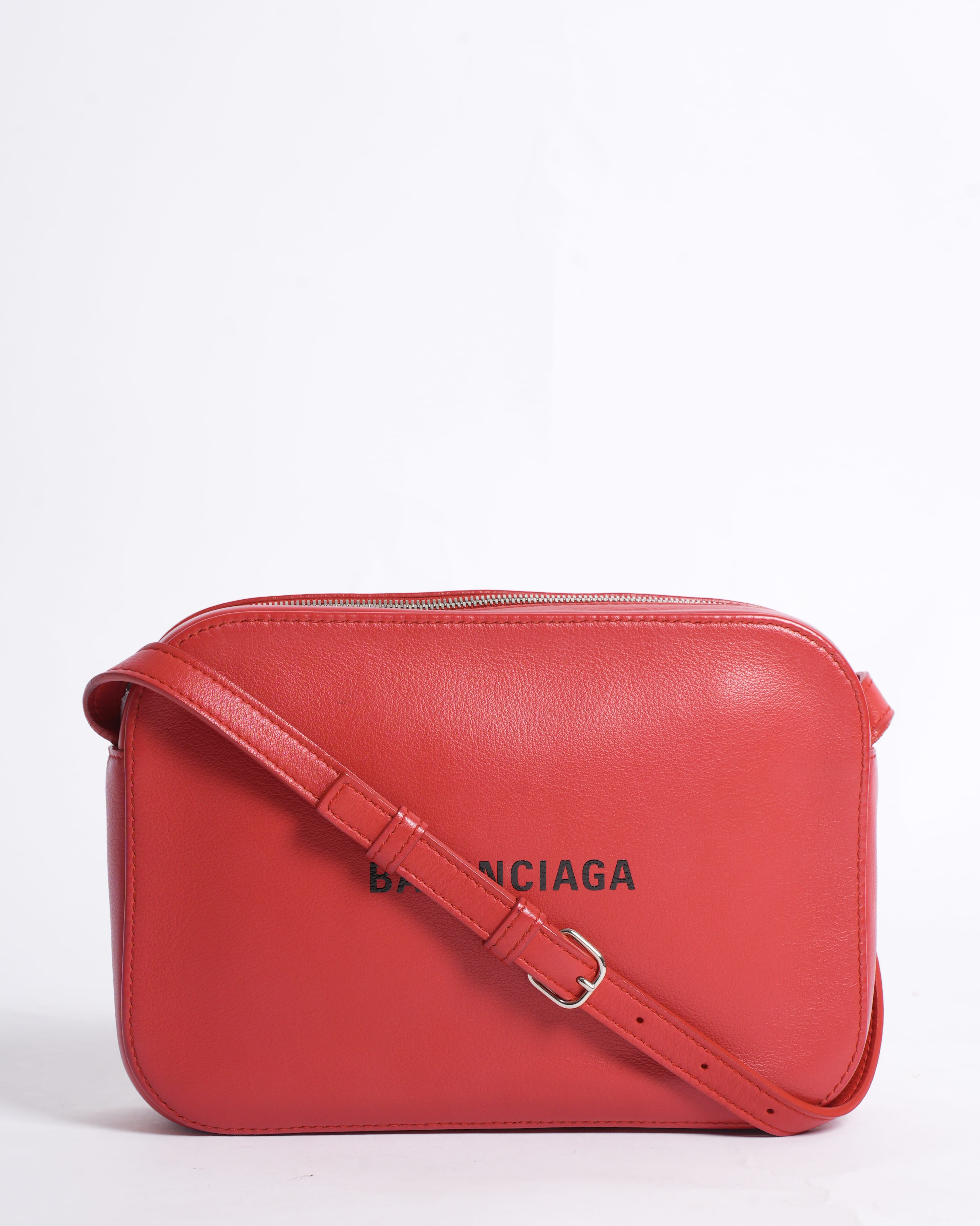 Balenciaga Everyday Camera Bag In Red