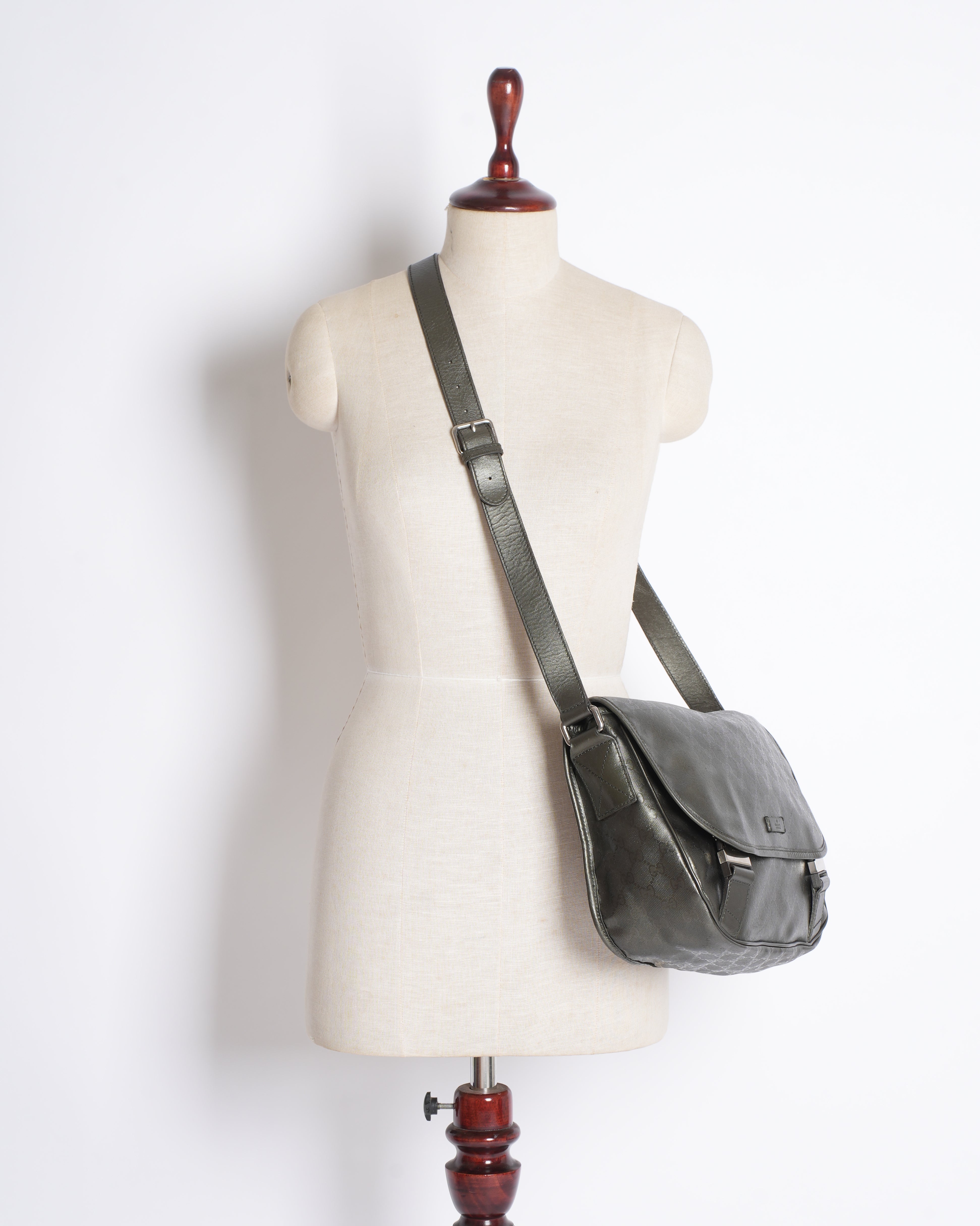 Gucci GG Supreme Shoulder Messenger Bag