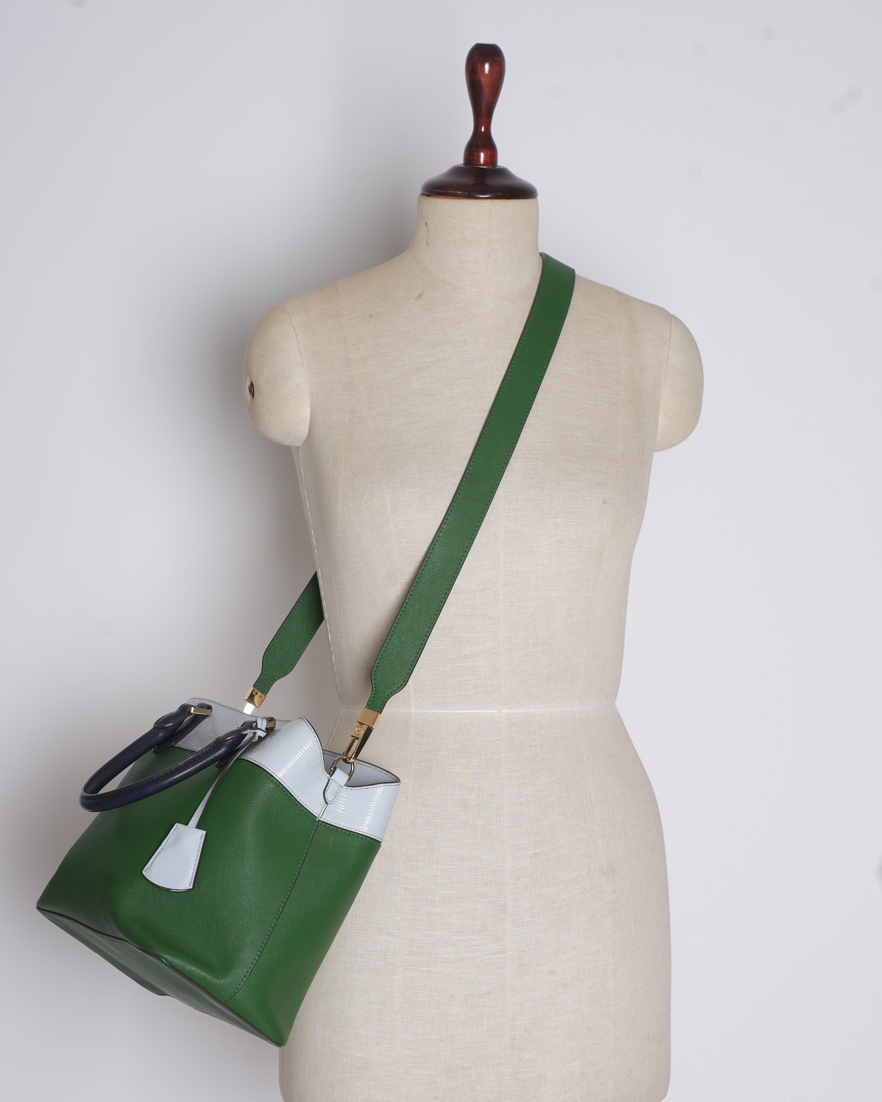 Tory burch robinson triple tote in green & white colorblock