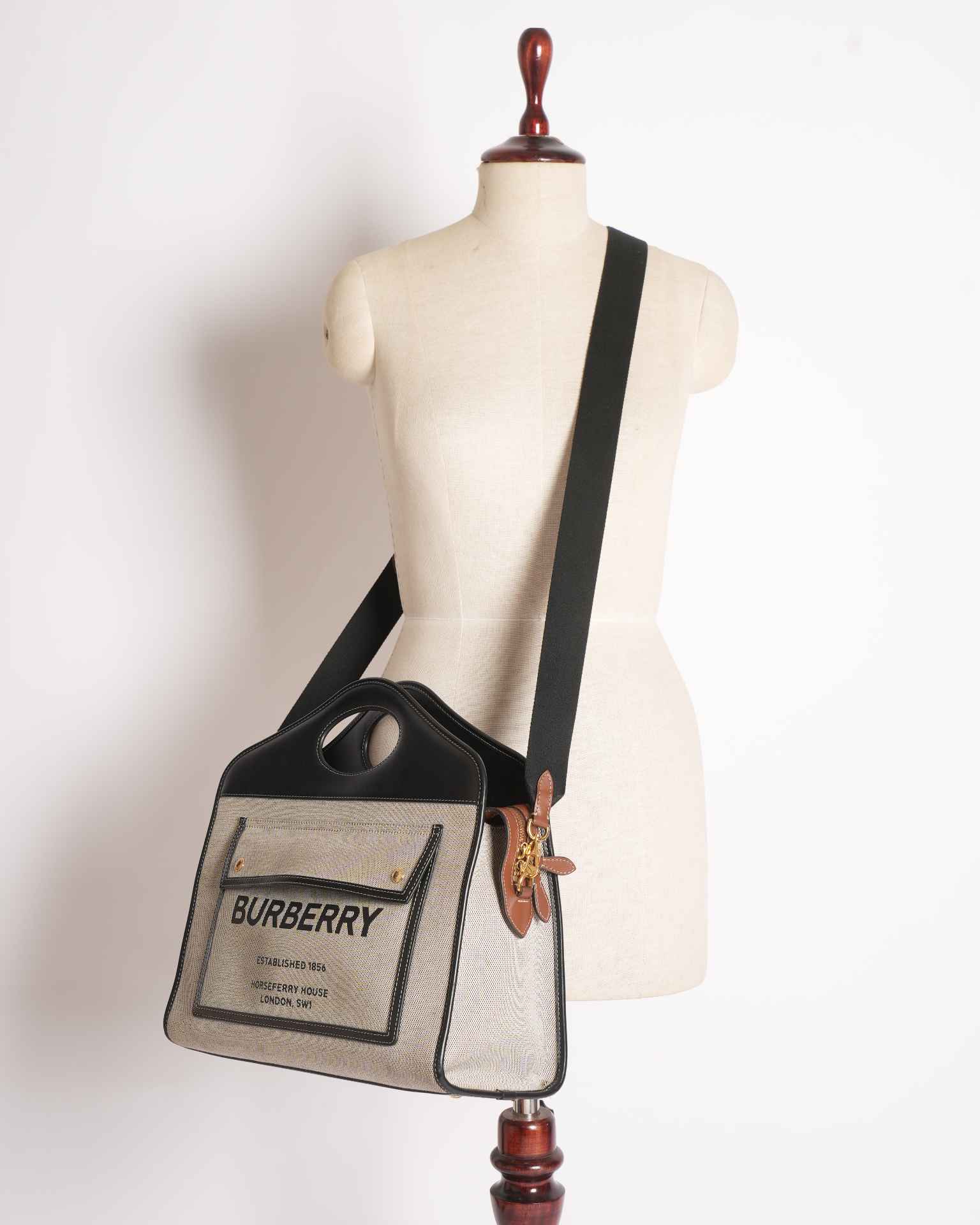 New Burberry Messenger Large Pocket Handbag