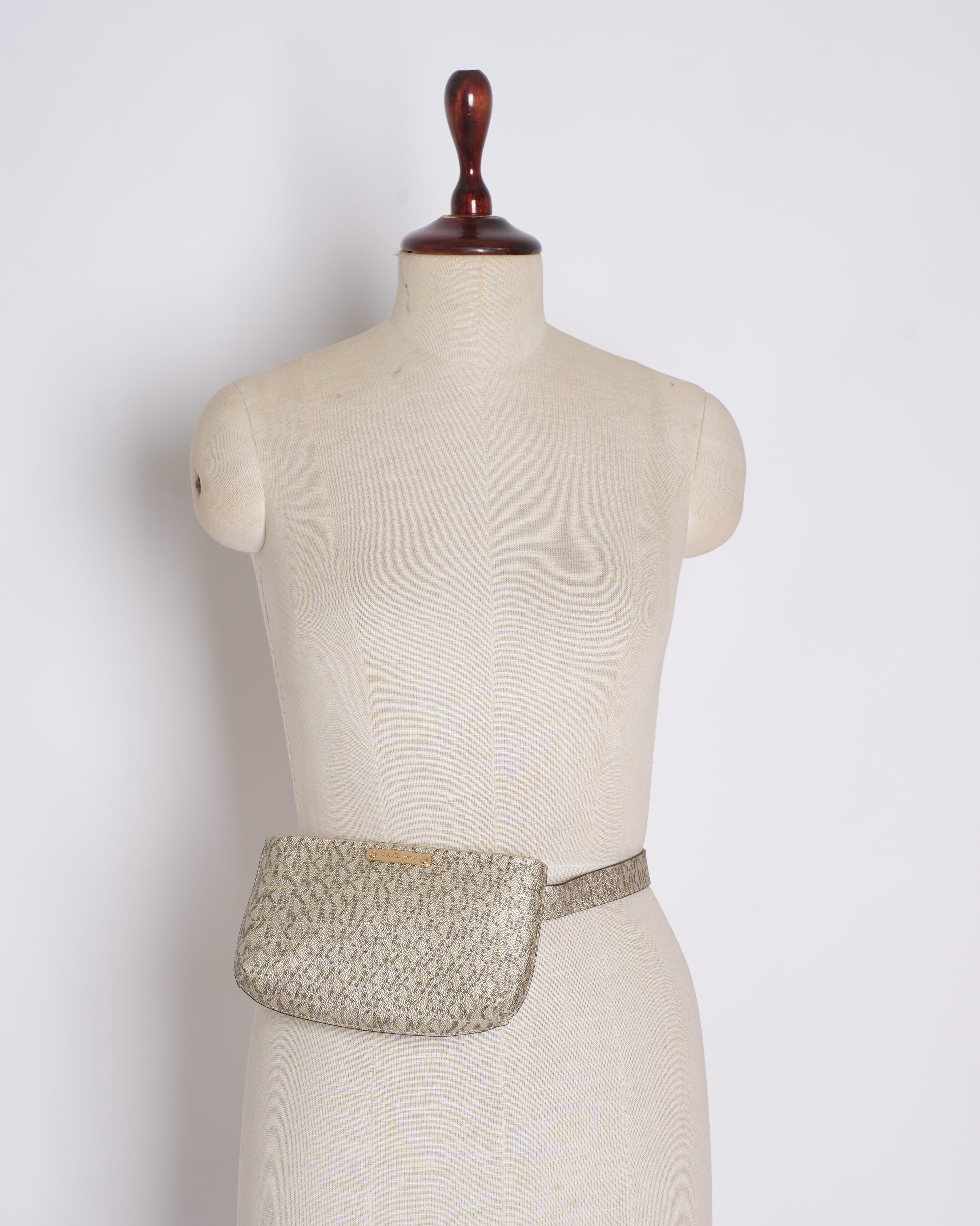 Michael kors jet set signature belt strap bag