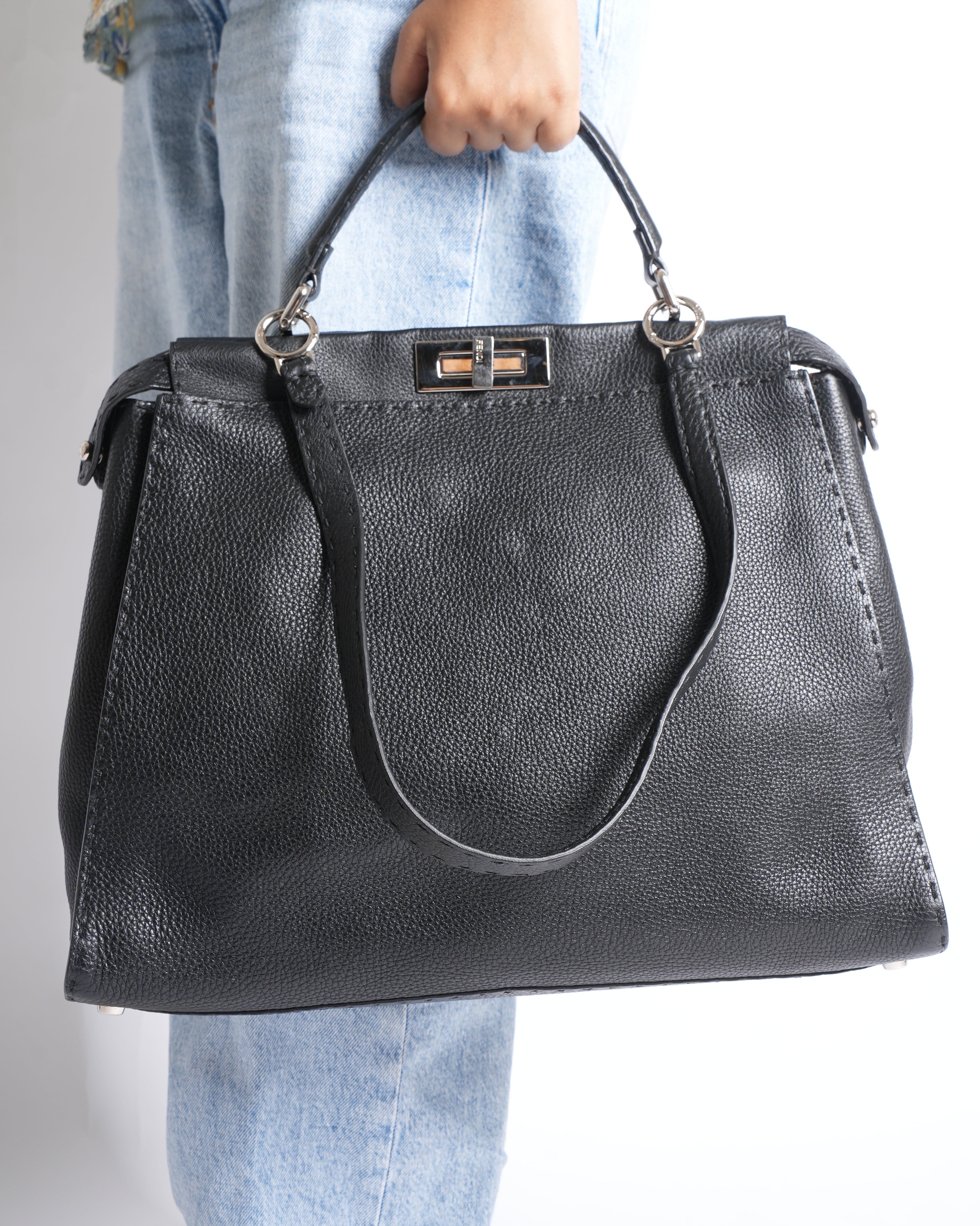 Fendi Peekaboo Leather Handbag In Black