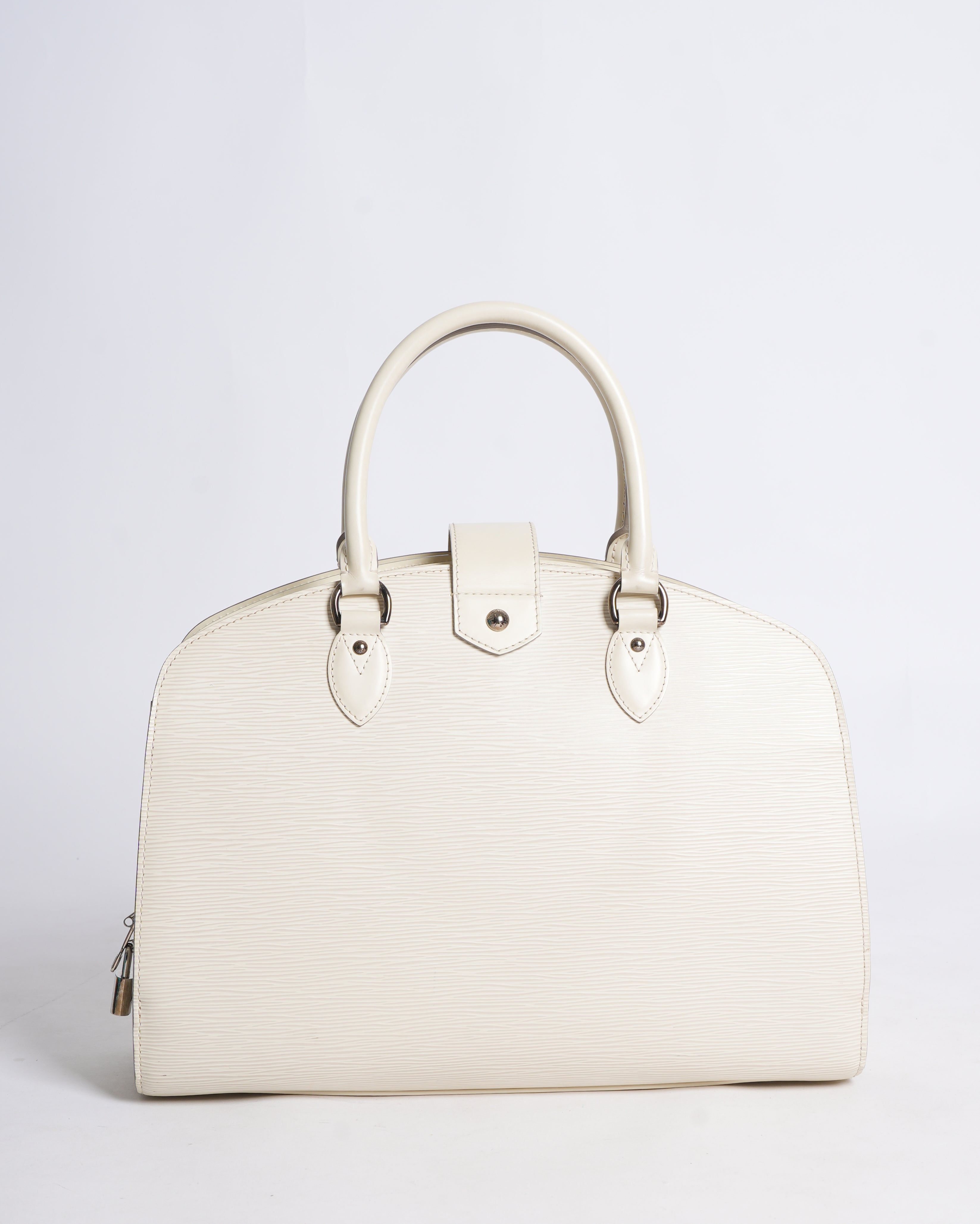 Louis Vuitton
Ivory Epi Leather Pont Neuf GM Bag