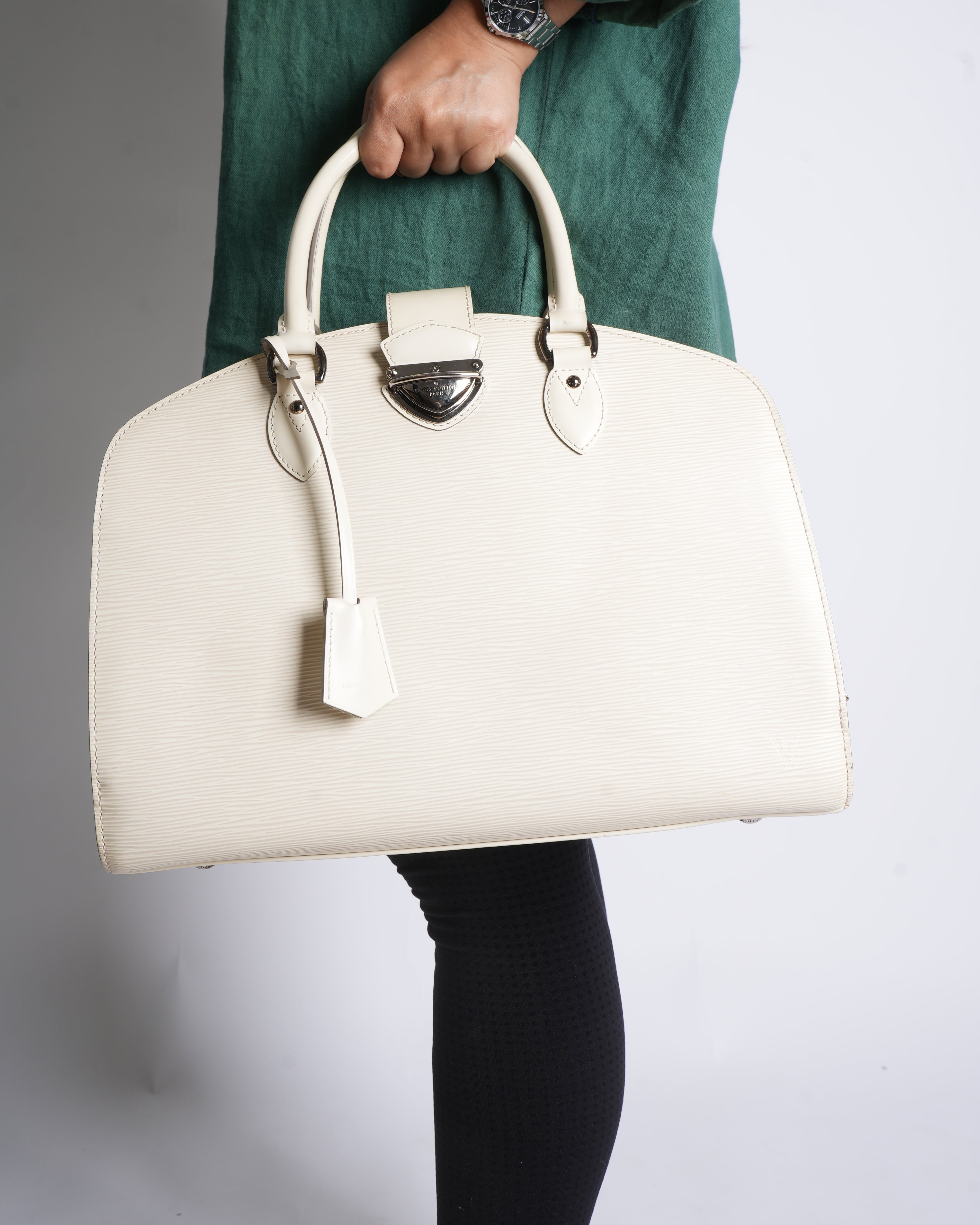 Louis Vuitton
Ivory Epi Leather Pont Neuf GM Bag