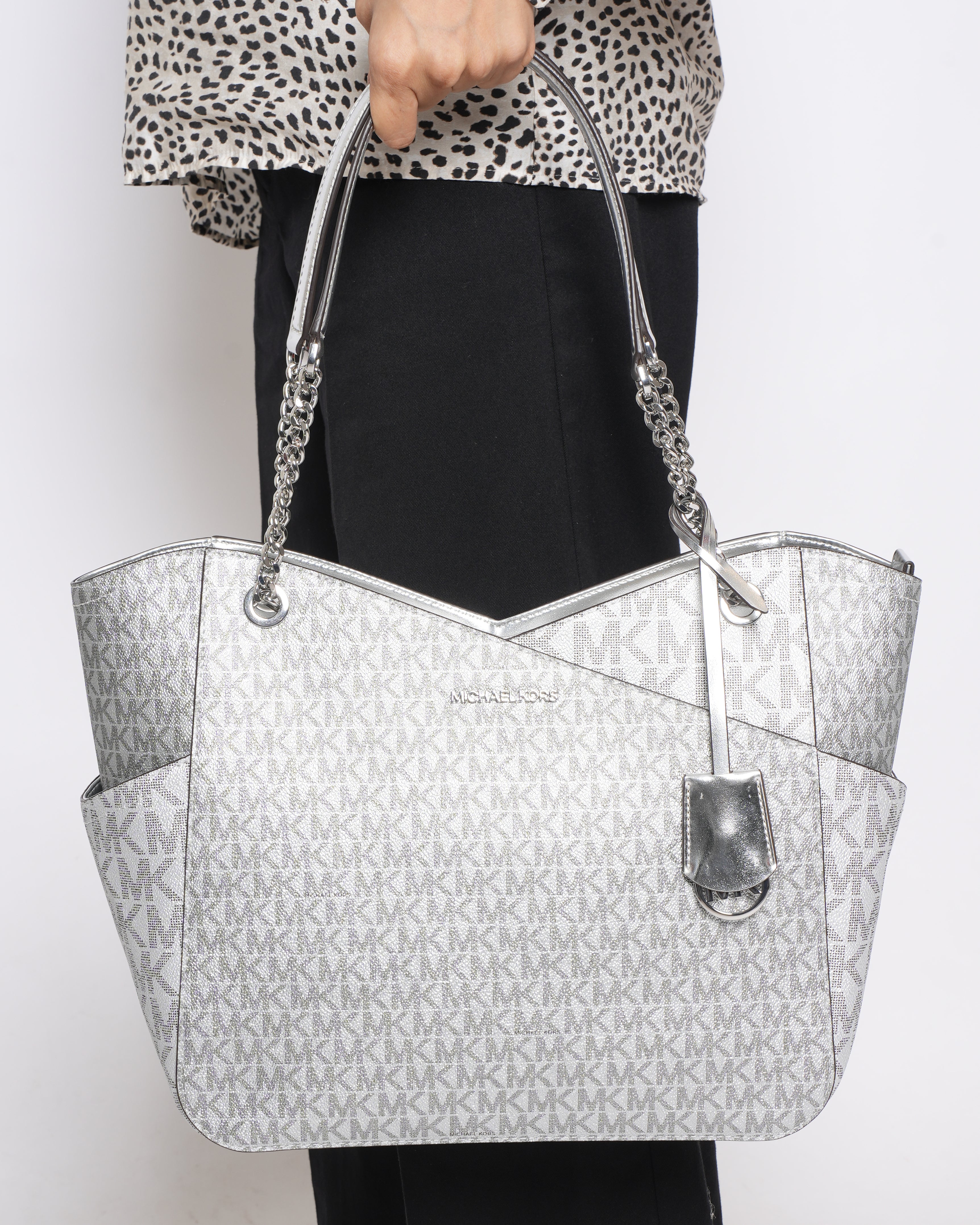 New Michael Kors Large Tote in Signature Monogram Canvas