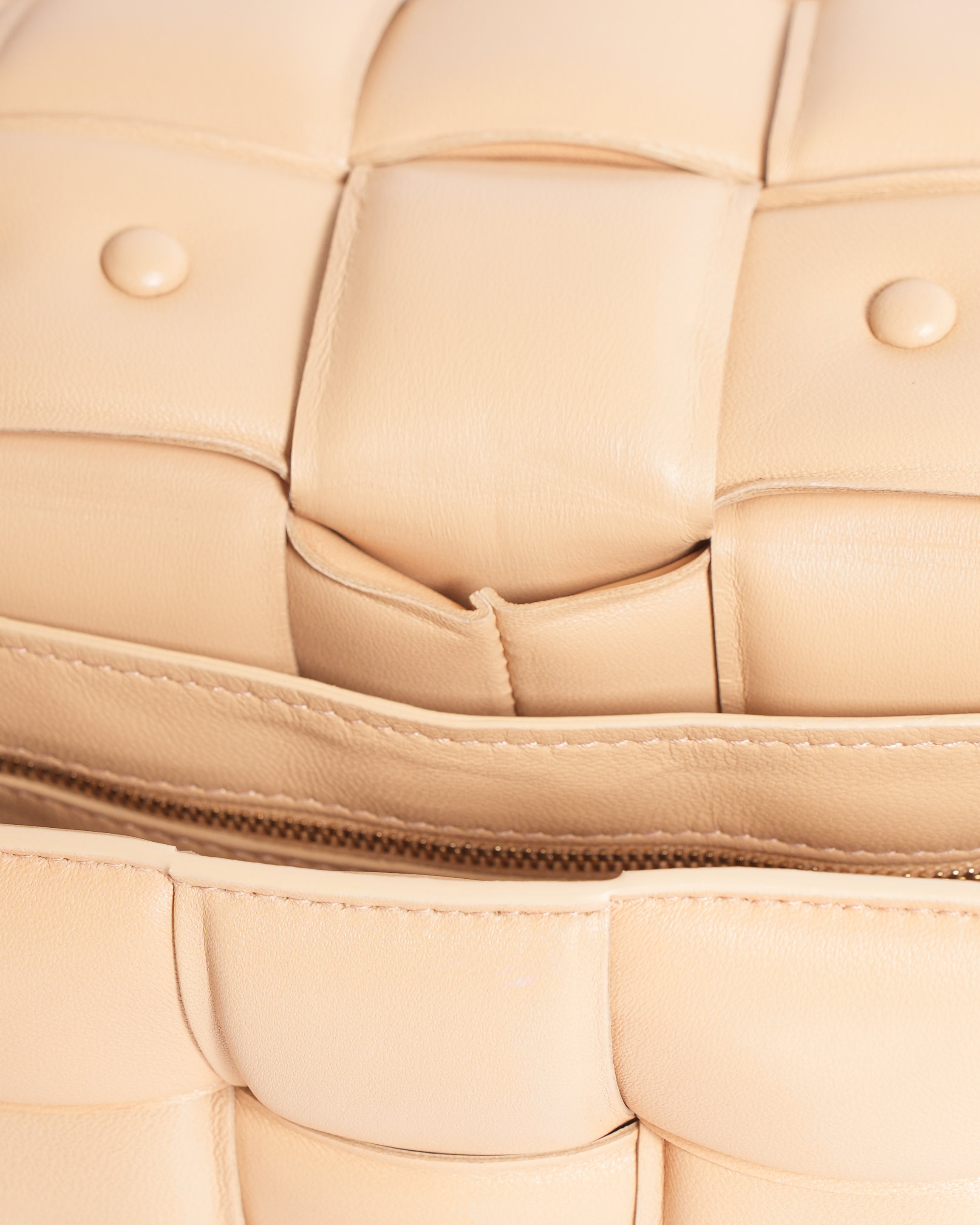 Bottega Veneta cassette in beige