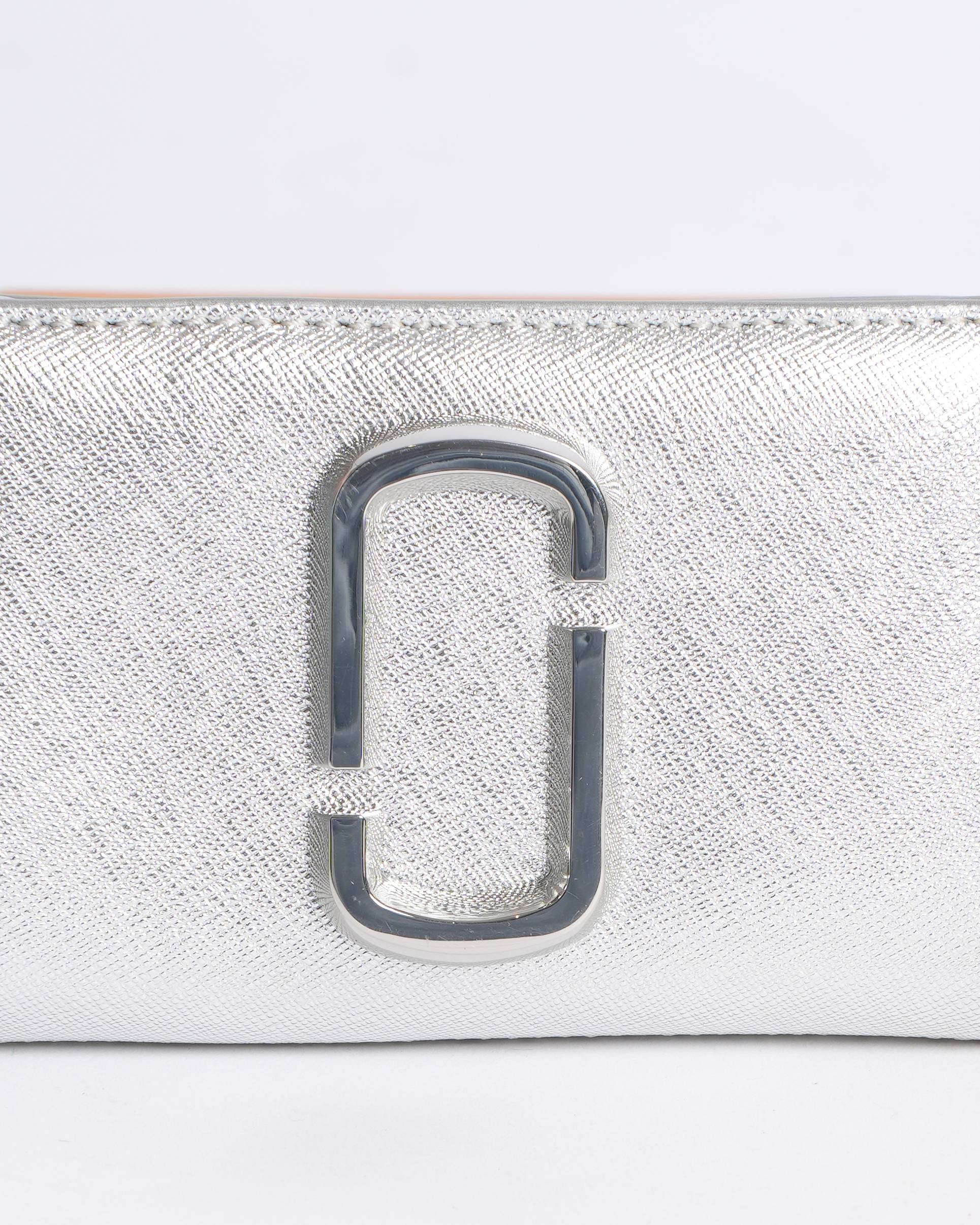 New Marc Jacobs Silver Leather Compact Wallet Wristlet