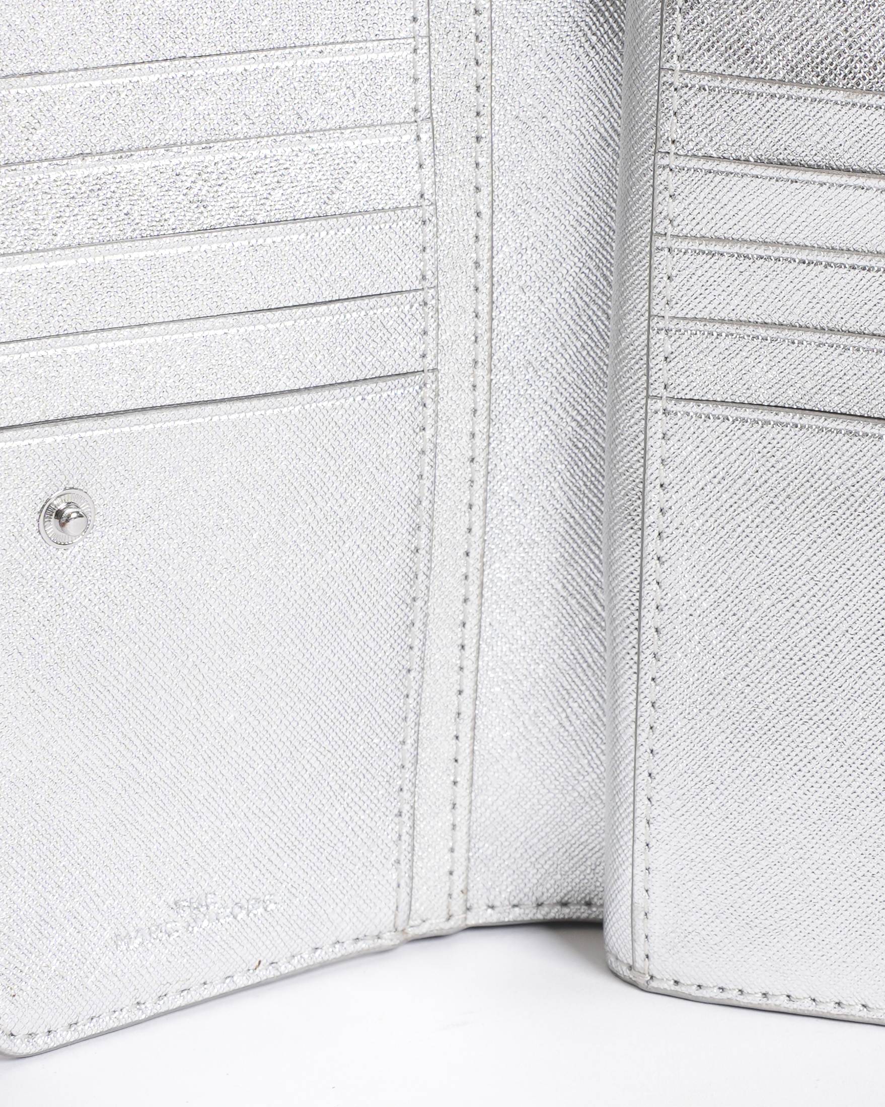 New Marc Jacobs Silver Leather Compact Wallet Wristlet