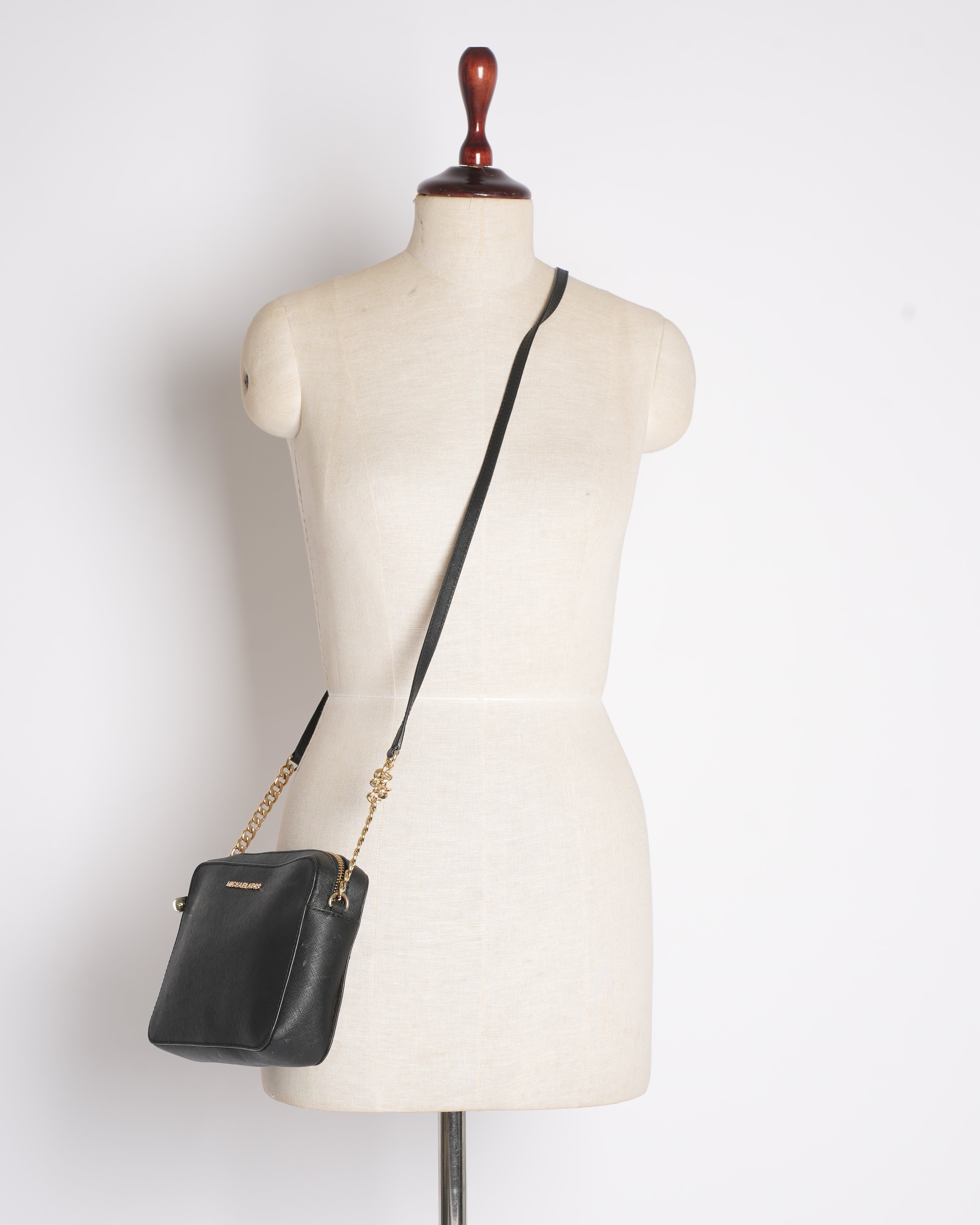 Michael Kors Solid Jet Set Crossbody in Black
