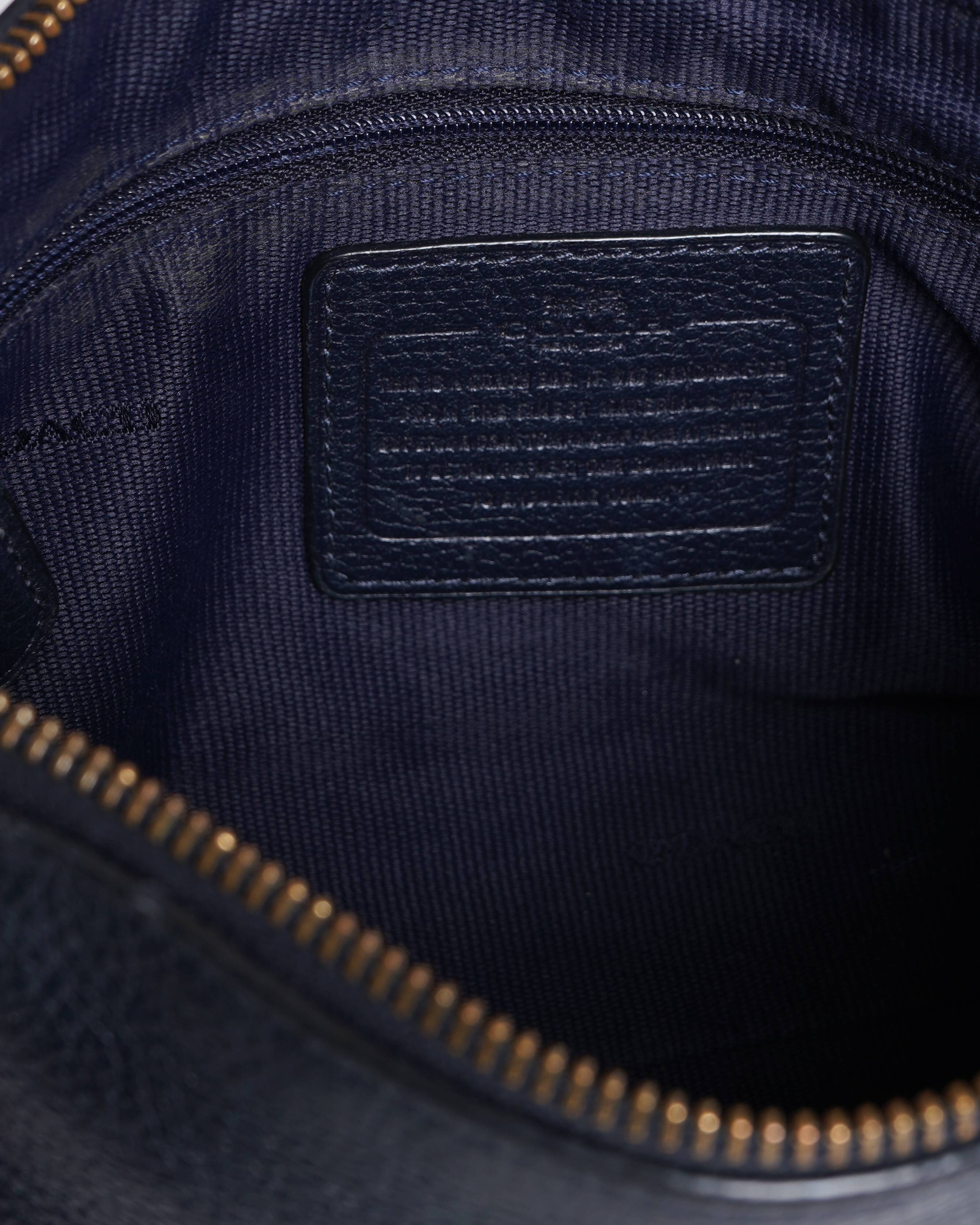 Coach
Embossed Leather Horse Carriage Shoulder Handbag Navy Blue