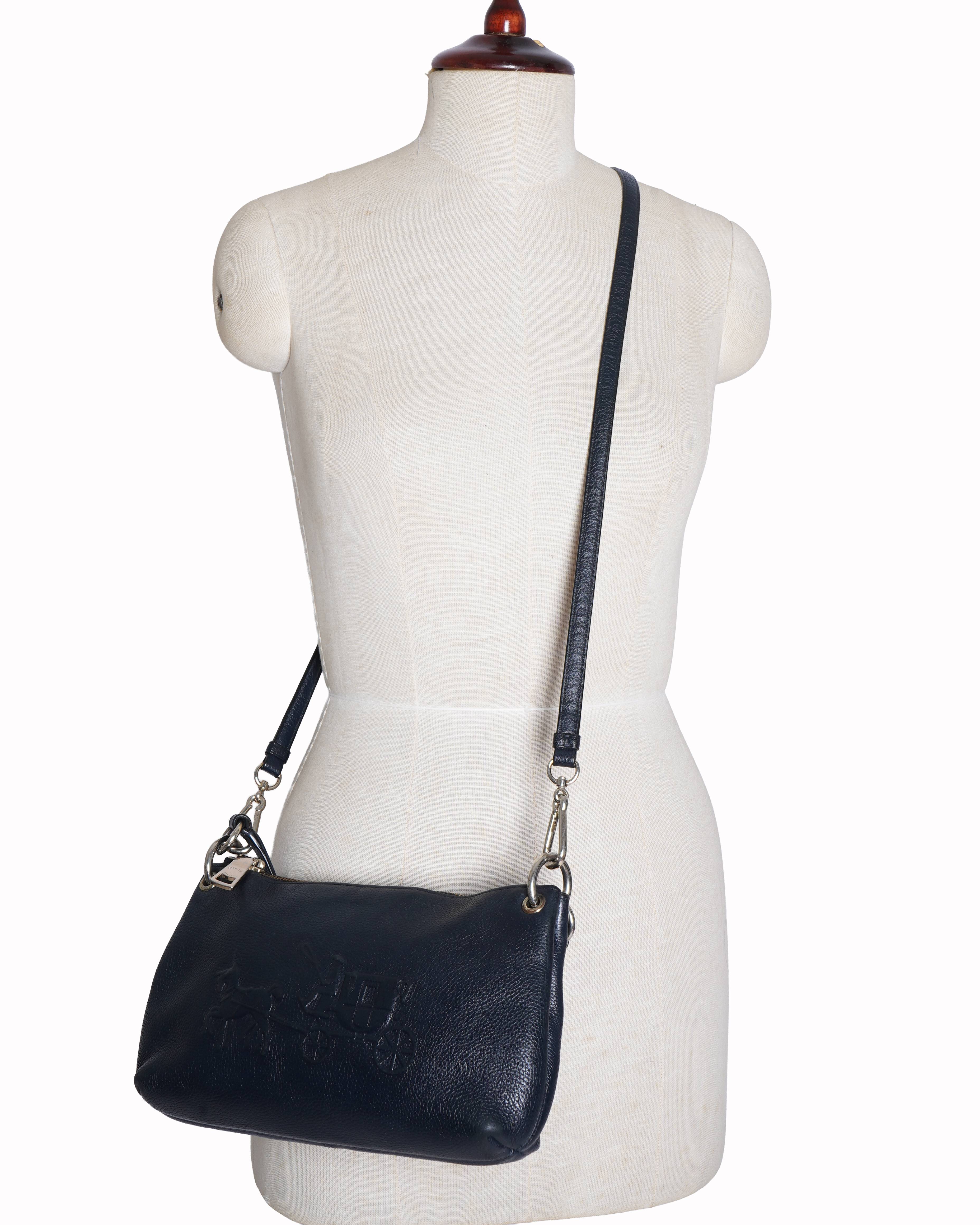 Coach
Embossed Leather Horse Carriage Shoulder Handbag Navy Blue