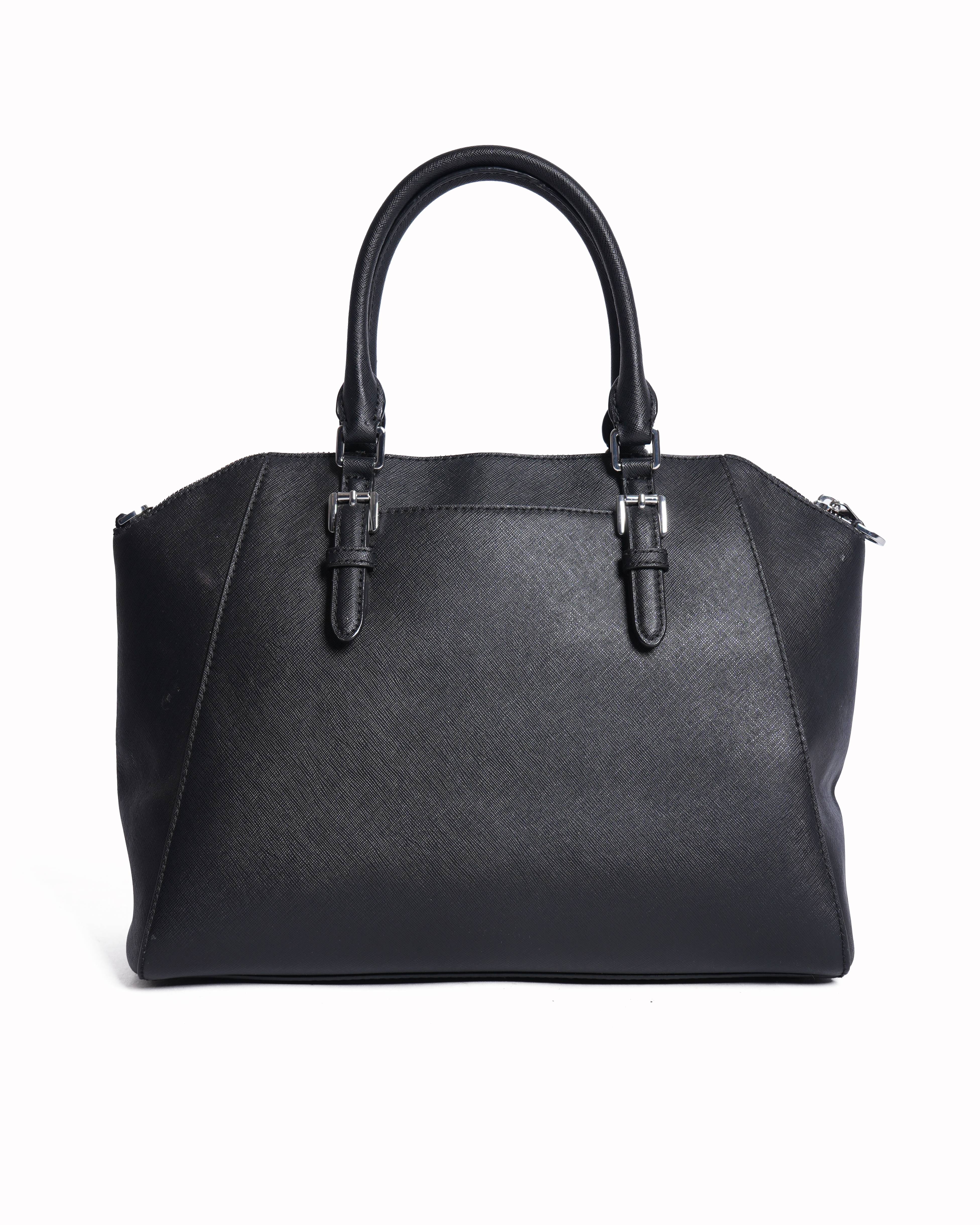 Michael Kors
Leather handbag with shoulder strap in black