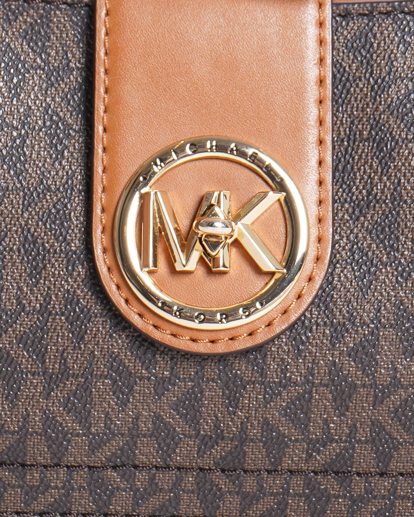 MICHAEL KORS CARMEN SMALL SHOULDER CHAIN BAG IN BROWN