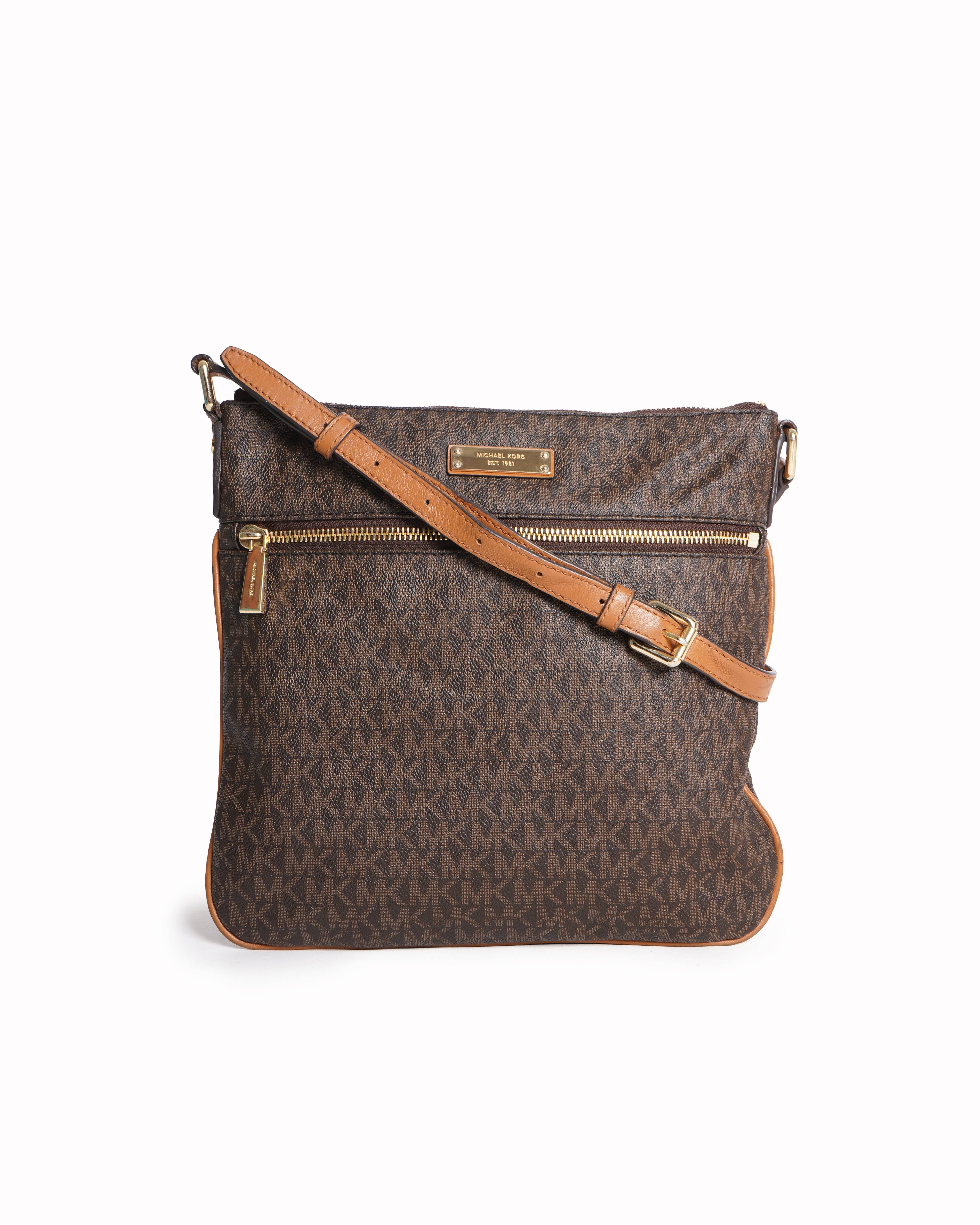 Michael Kors
Brown Textured Sling bag