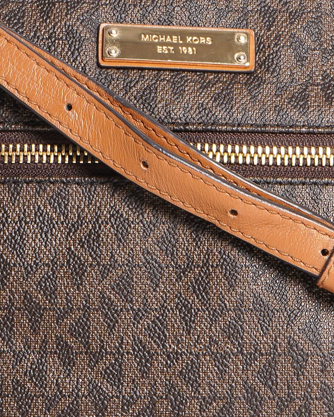 Michael Kors
Brown Textured Sling bag