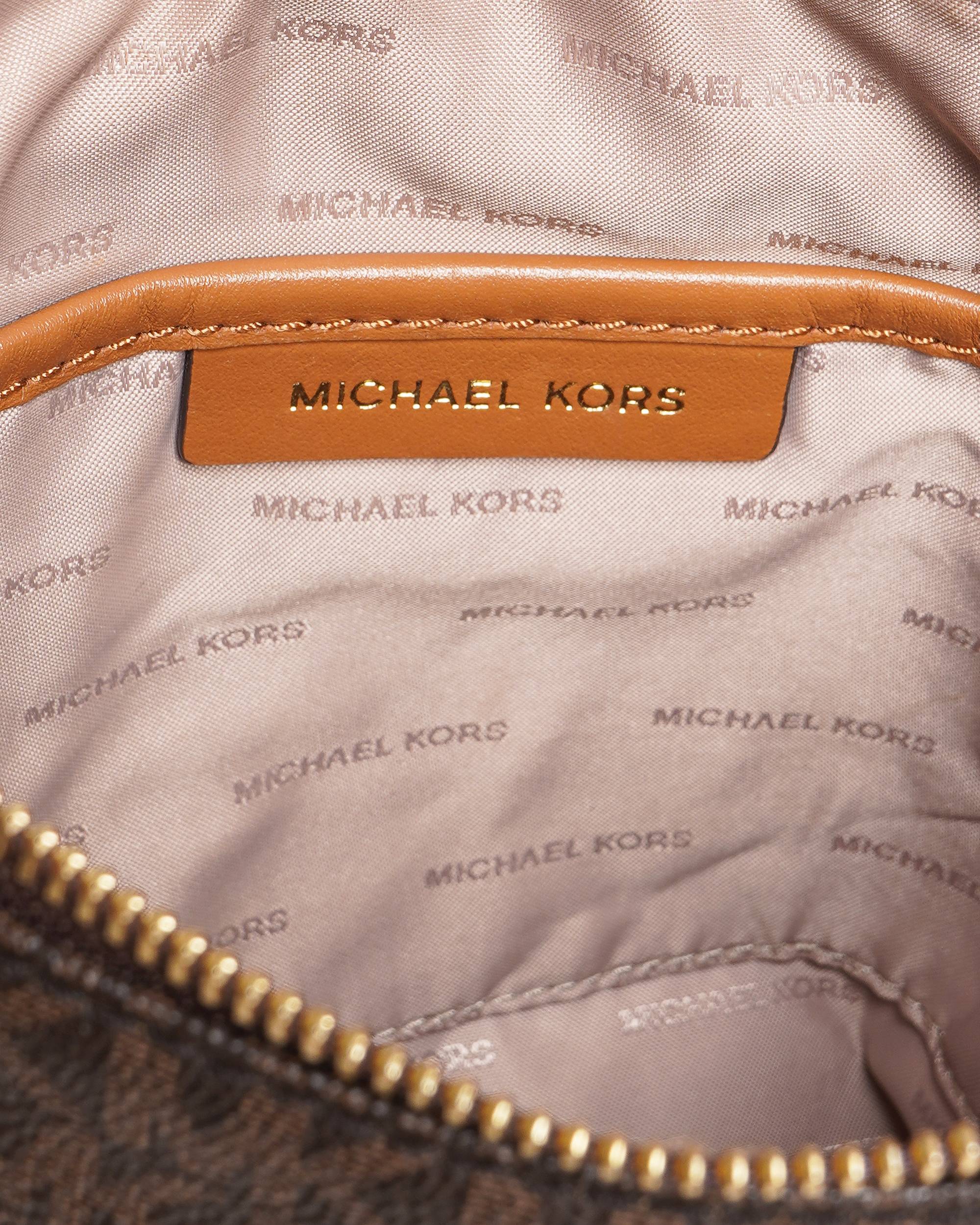 Michael Kors
Brown Textured Sling bag