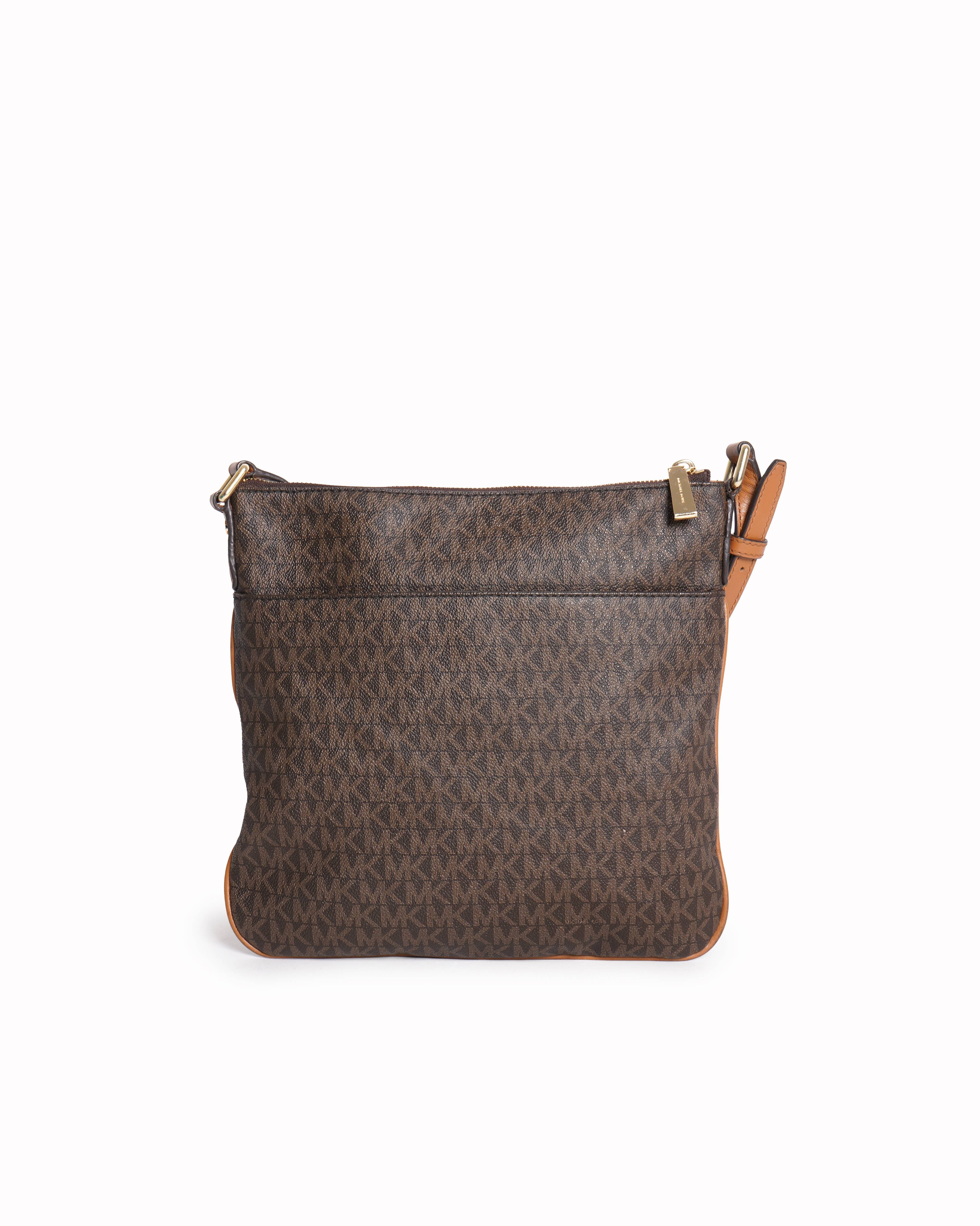 Michael Kors
Brown Textured Sling bag