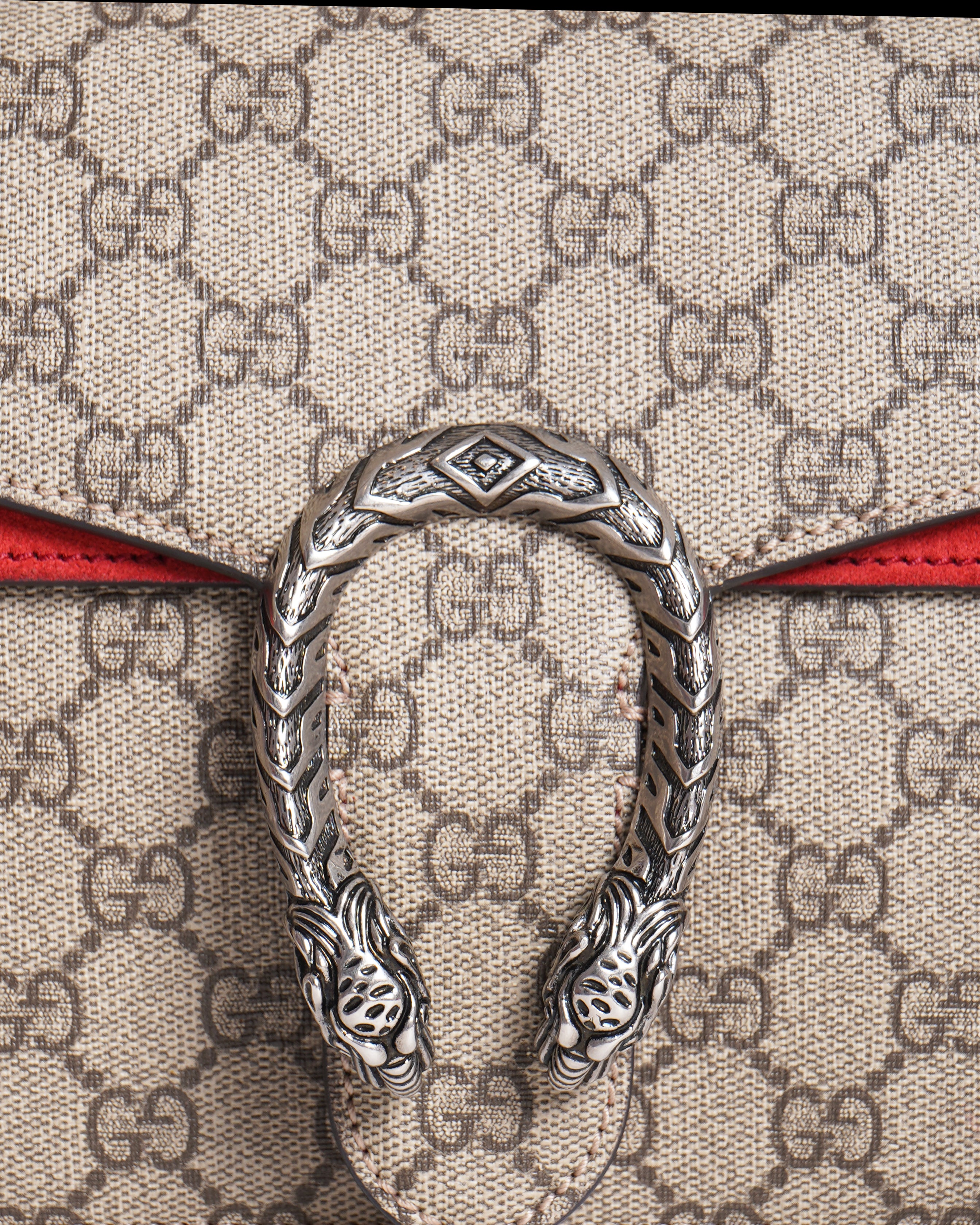 Gucci
Beige Dionysus Medium Shoulder Bag