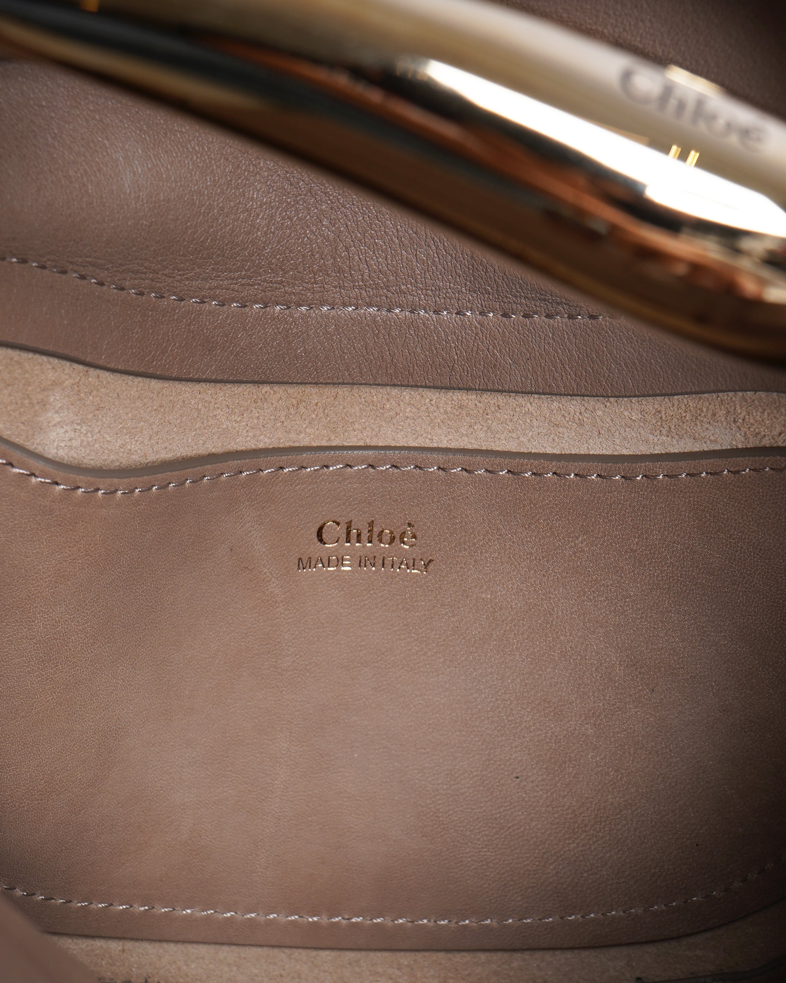 Chloé Kiss Leather Crossbody Leather Bag In Beige