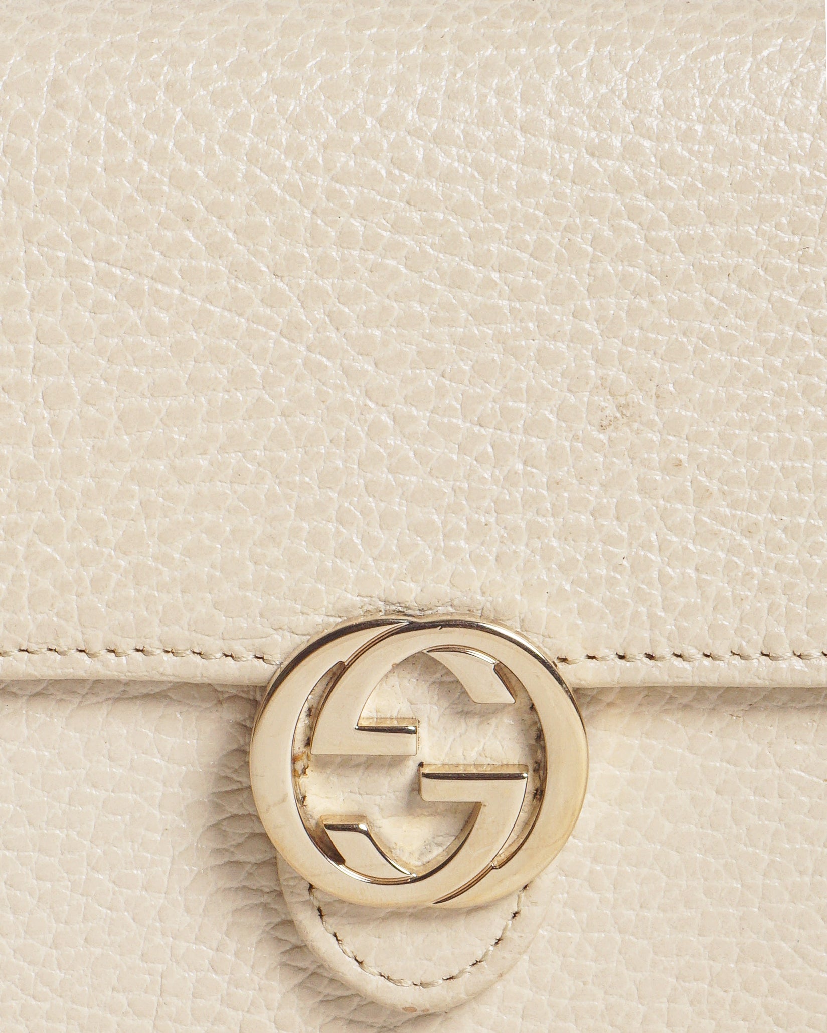 Gucci Beige Grained Leather Interlocking GG Wallet On Chain