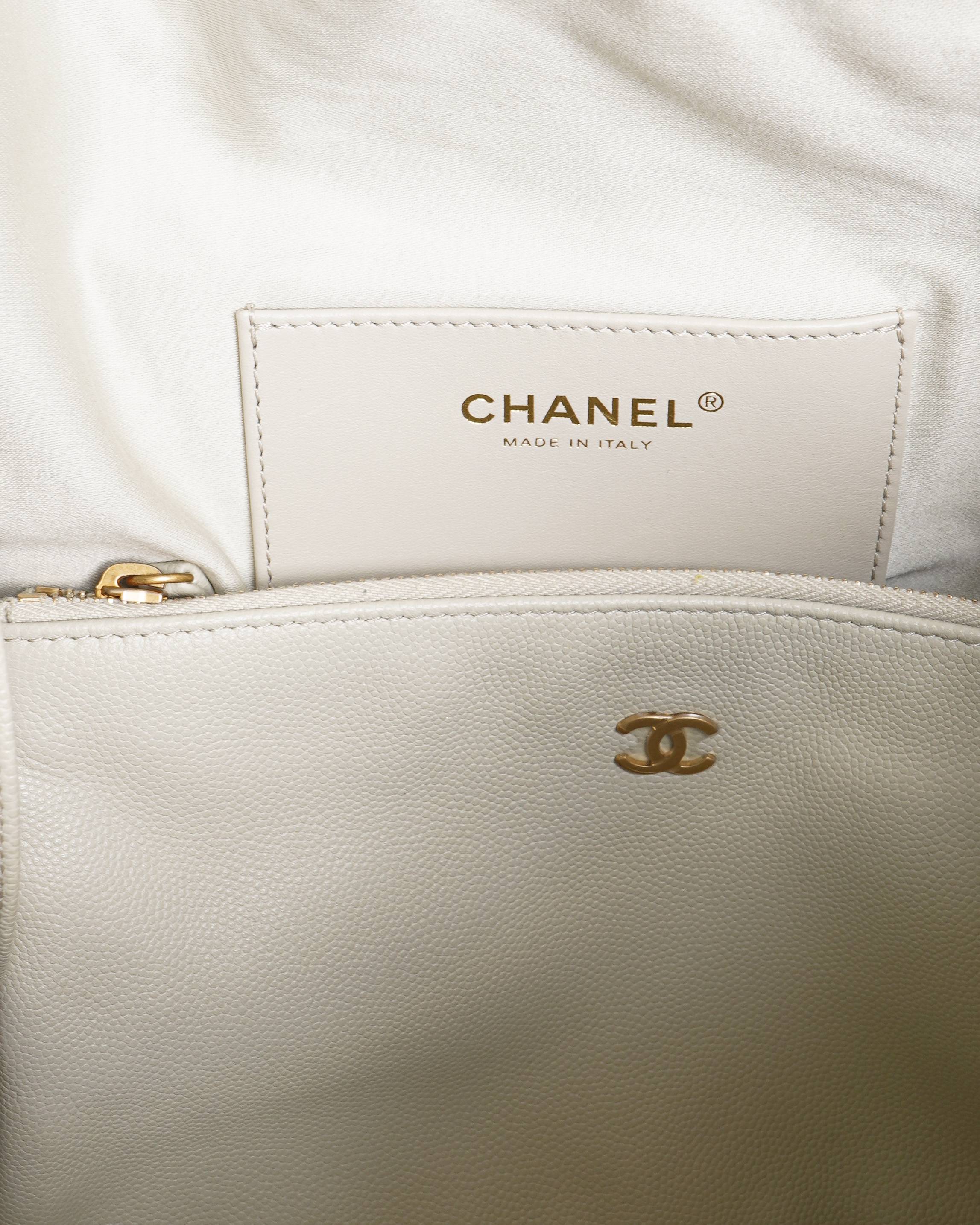 Chanel 25 medium light grey Shoulder Bag