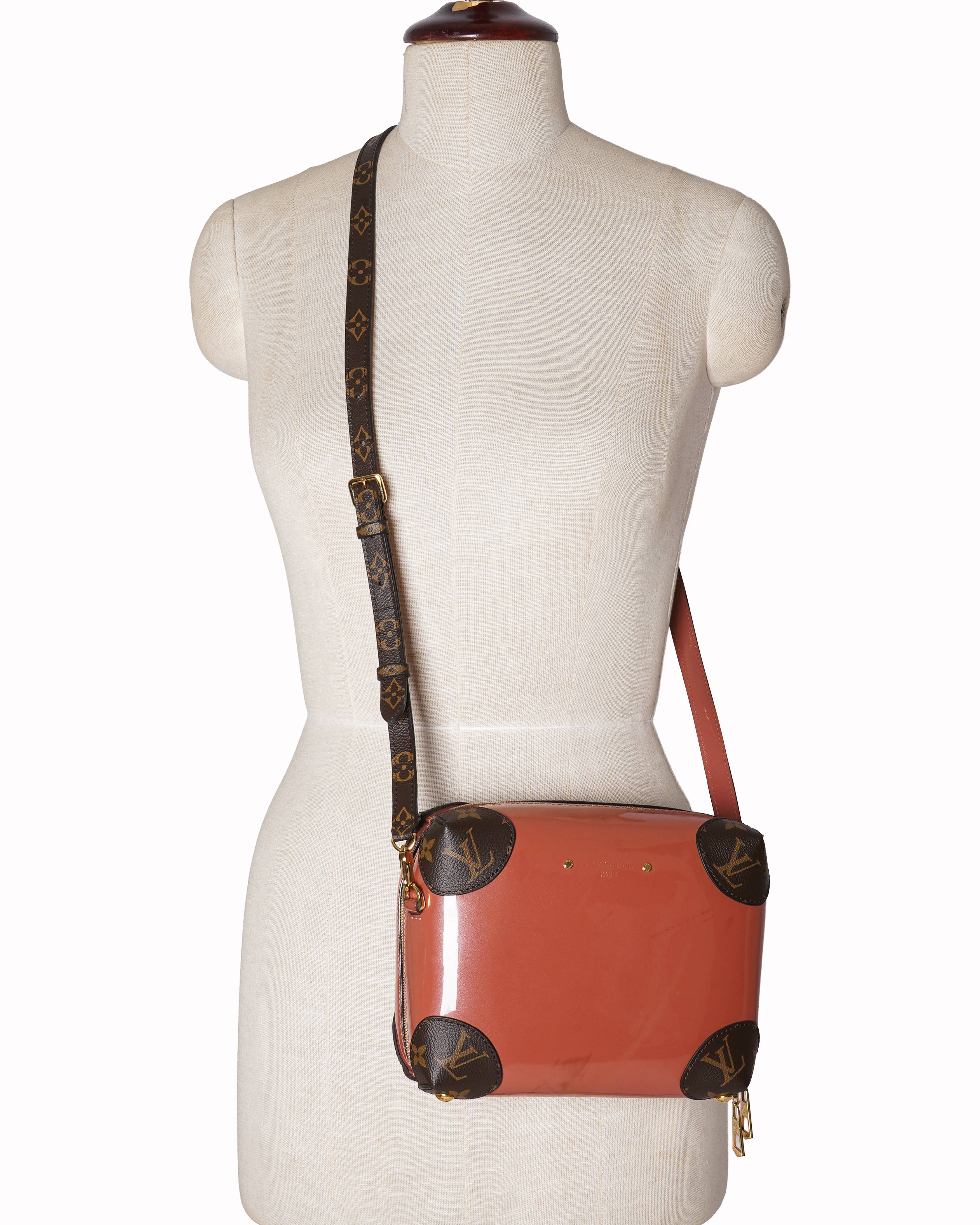 Louis Vuitton
Orange Vernis Miroir Venice Brown Shoulder Bag
