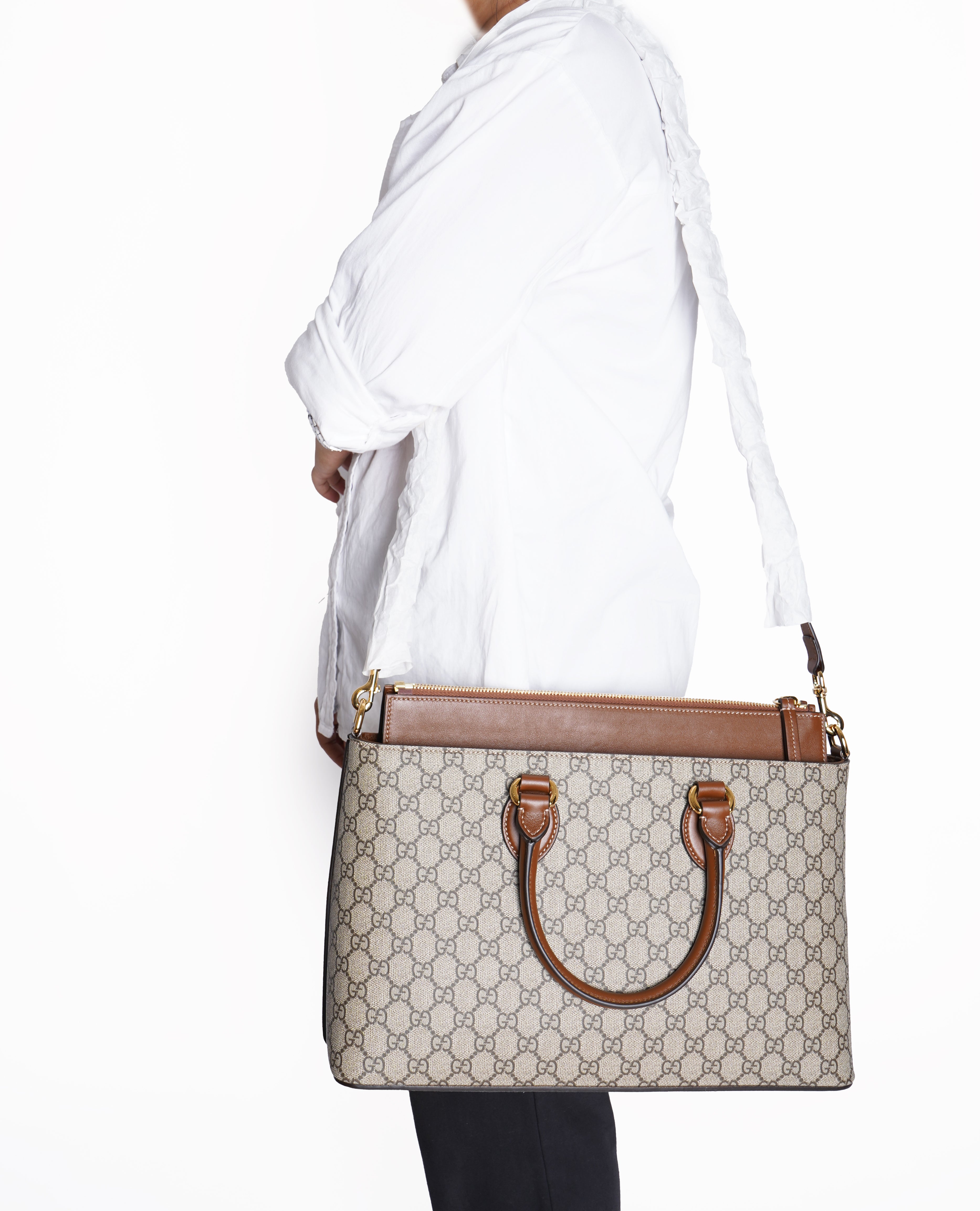 Gucci gg supreme canvas zip tote bag