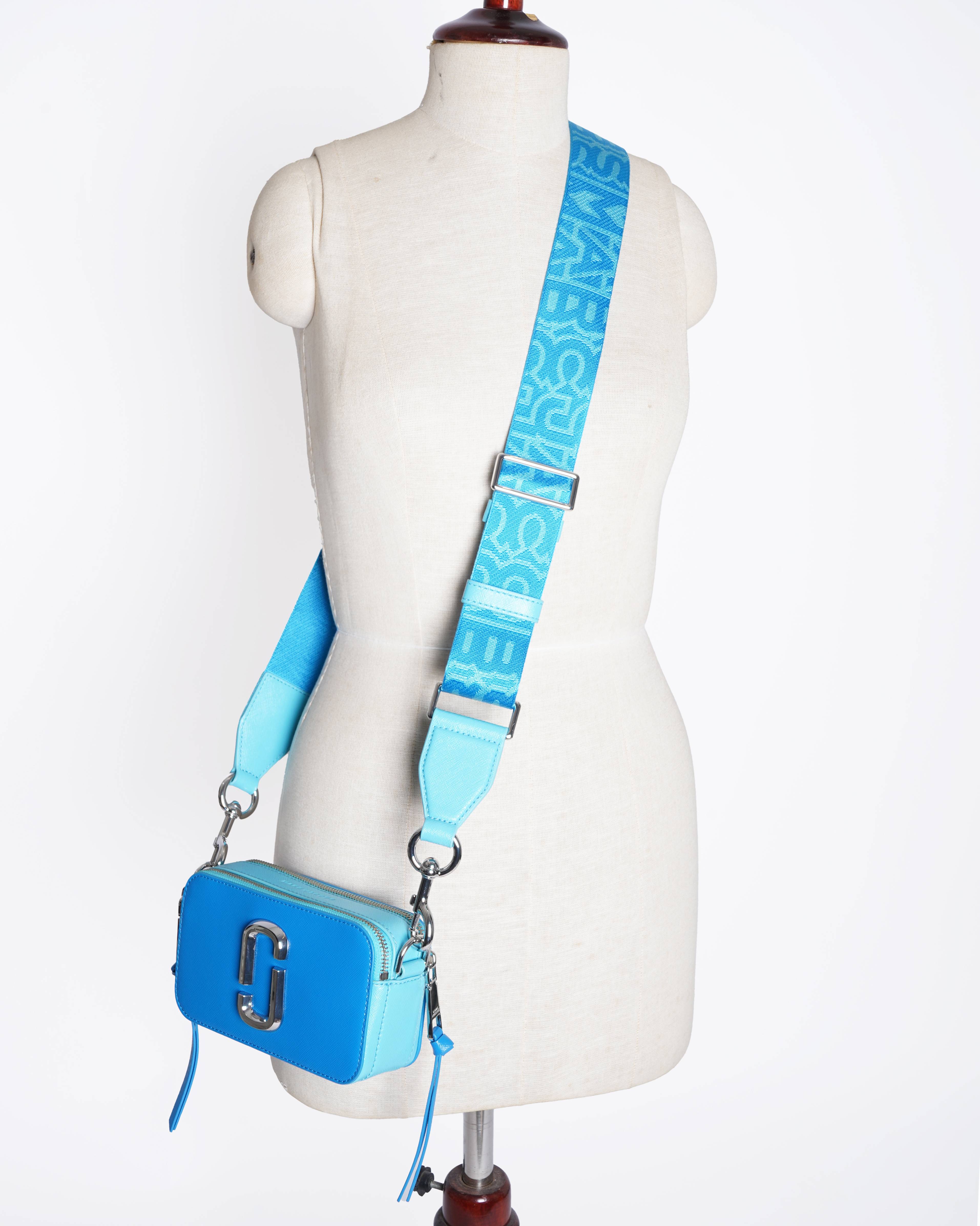 Marc Jacobs
Snapshot bag in electric blue