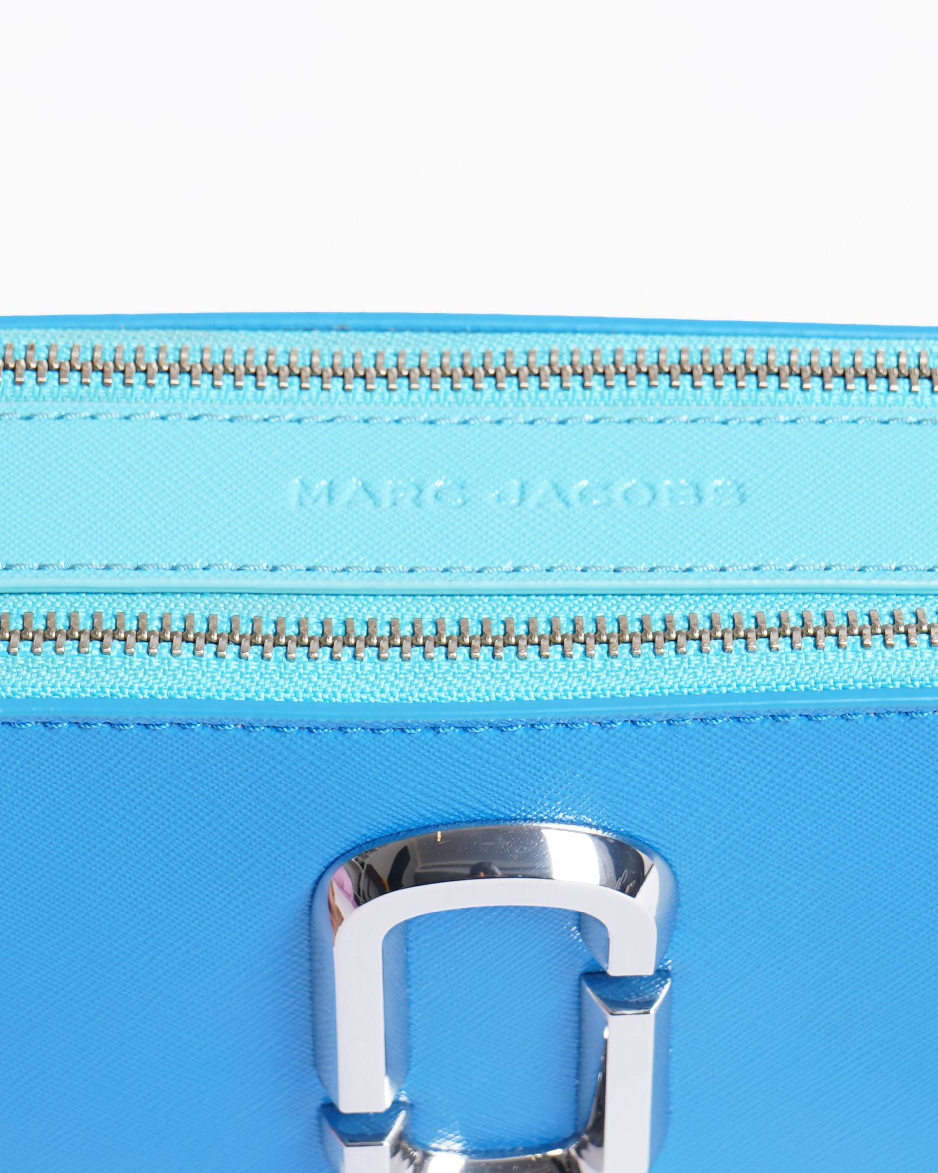 Marc Jacobs
Snapshot bag in electric blue