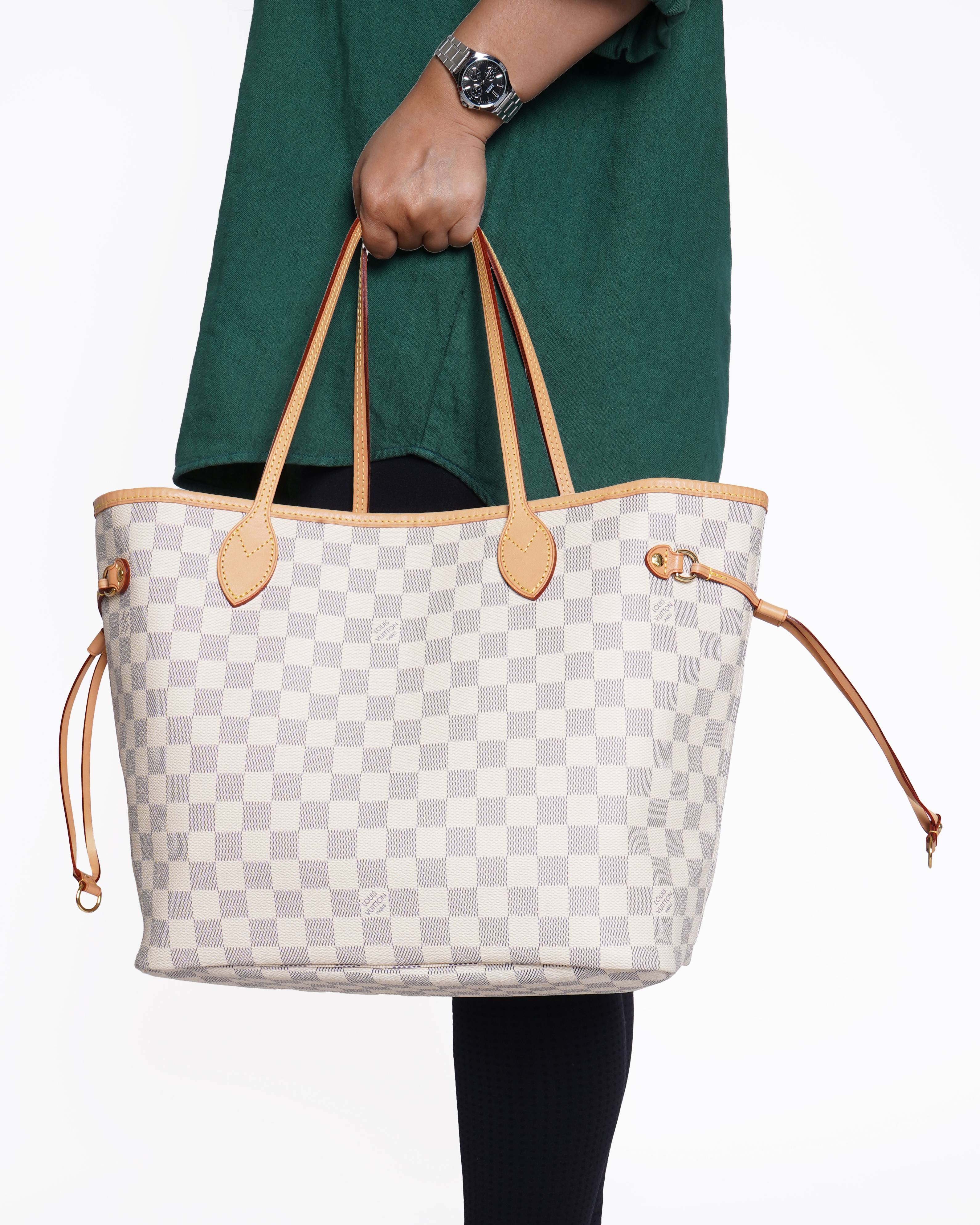 New Louis Vuitton Neverfull MM Rose Ballerine interior color tote bag