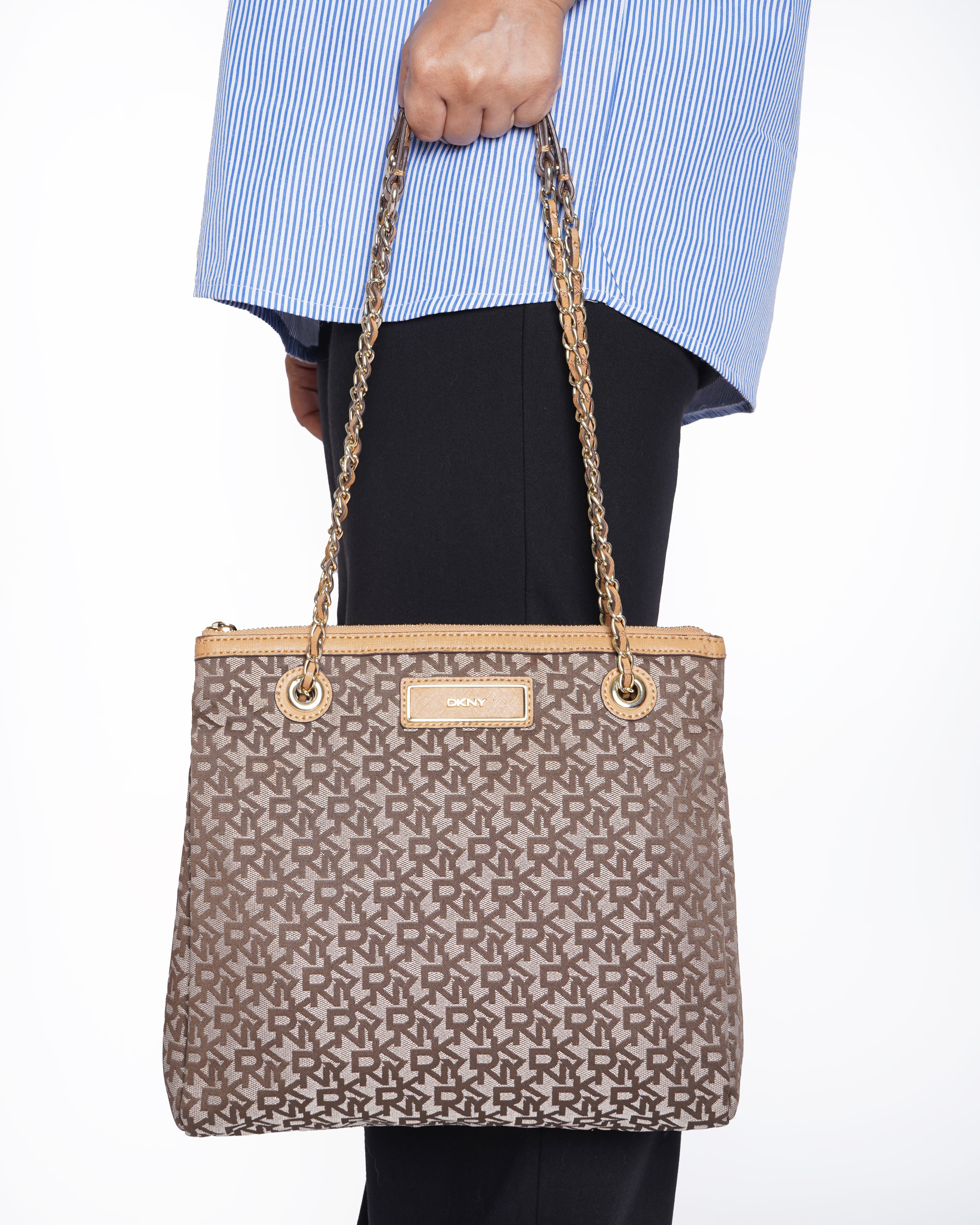 DKNY logo shoulder bag in brown