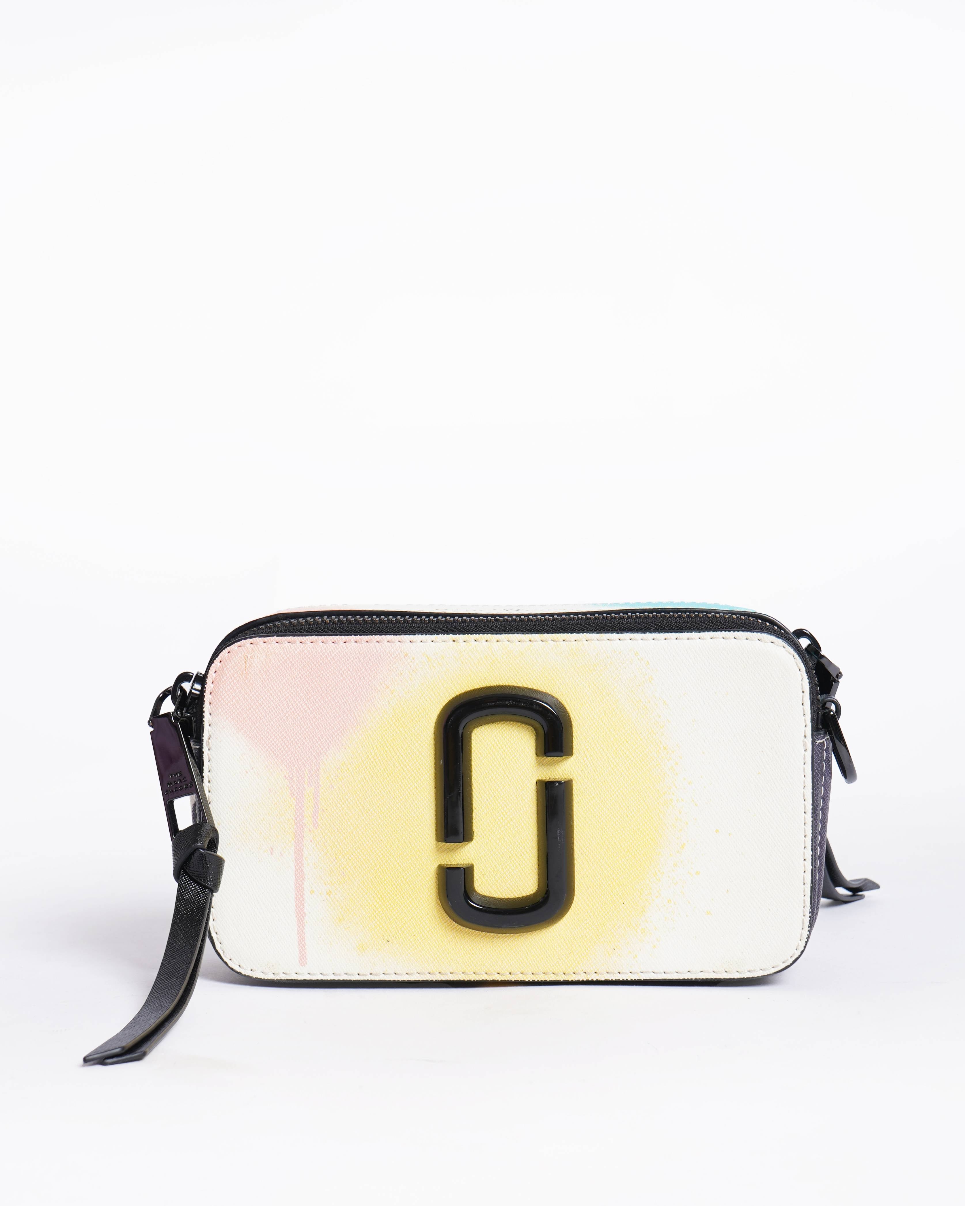 Marc Jacobs
Snapshot patent leather crossbody bag