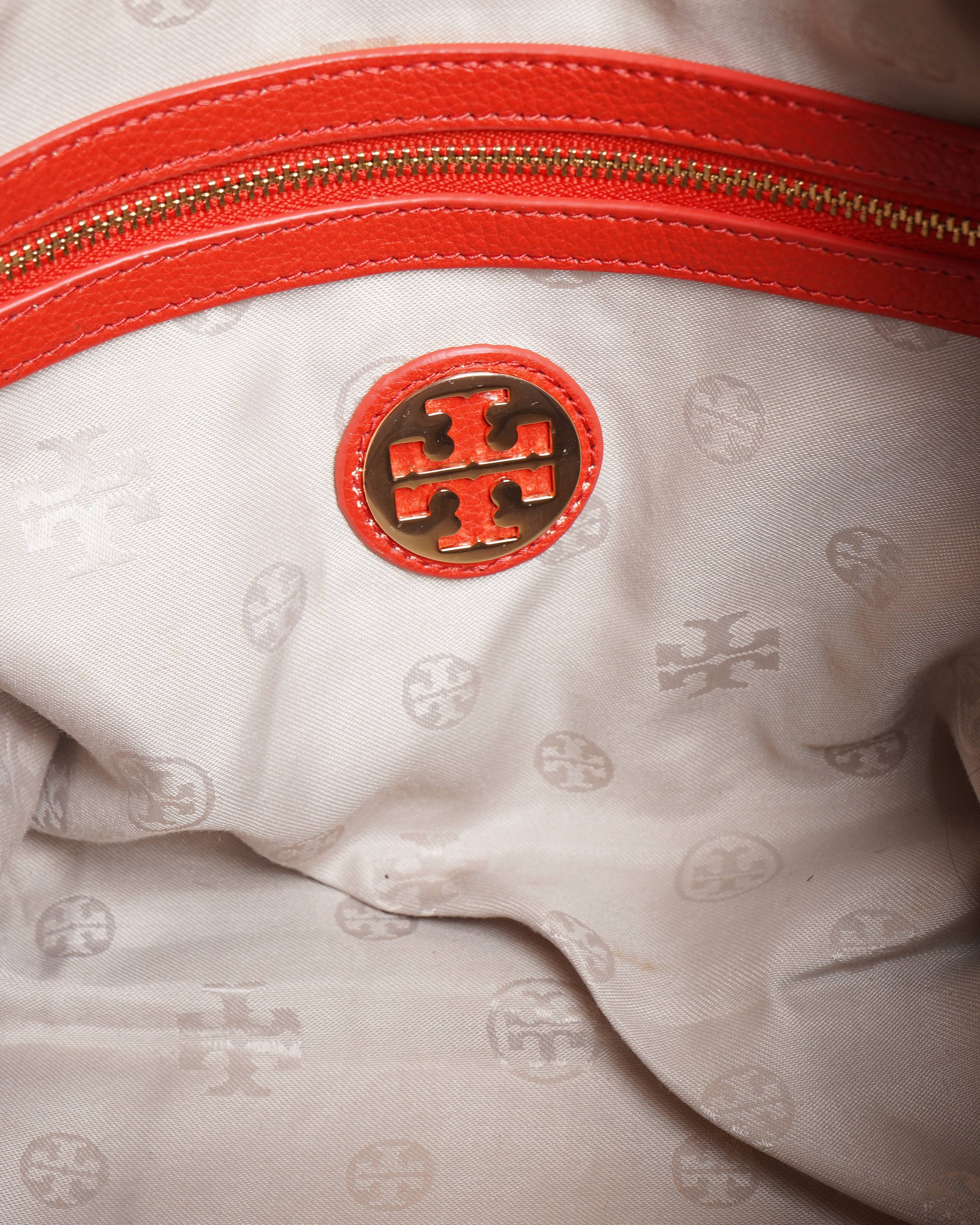 Tory Burch
Leather hand bag