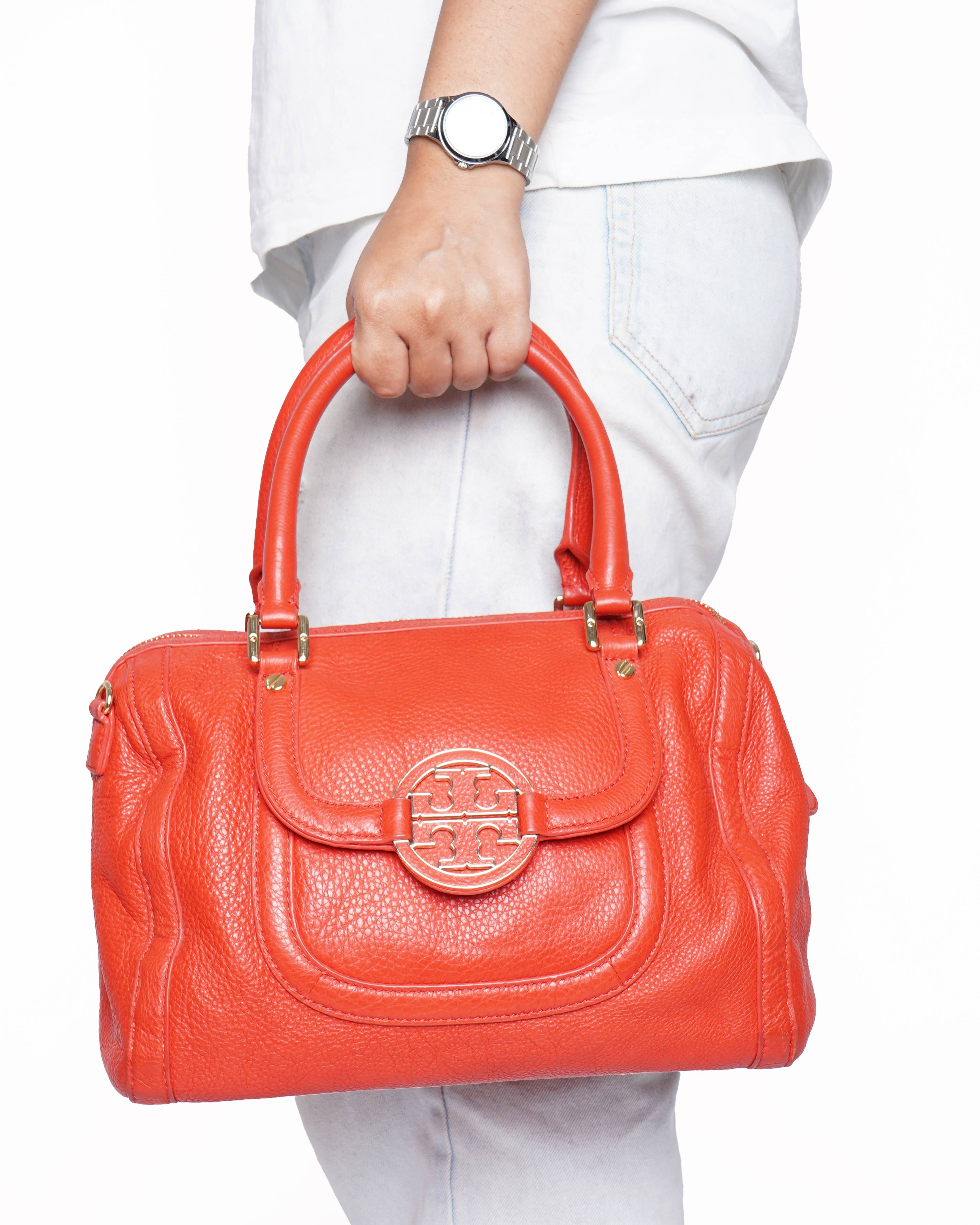 Tory Burch
Leather hand bag