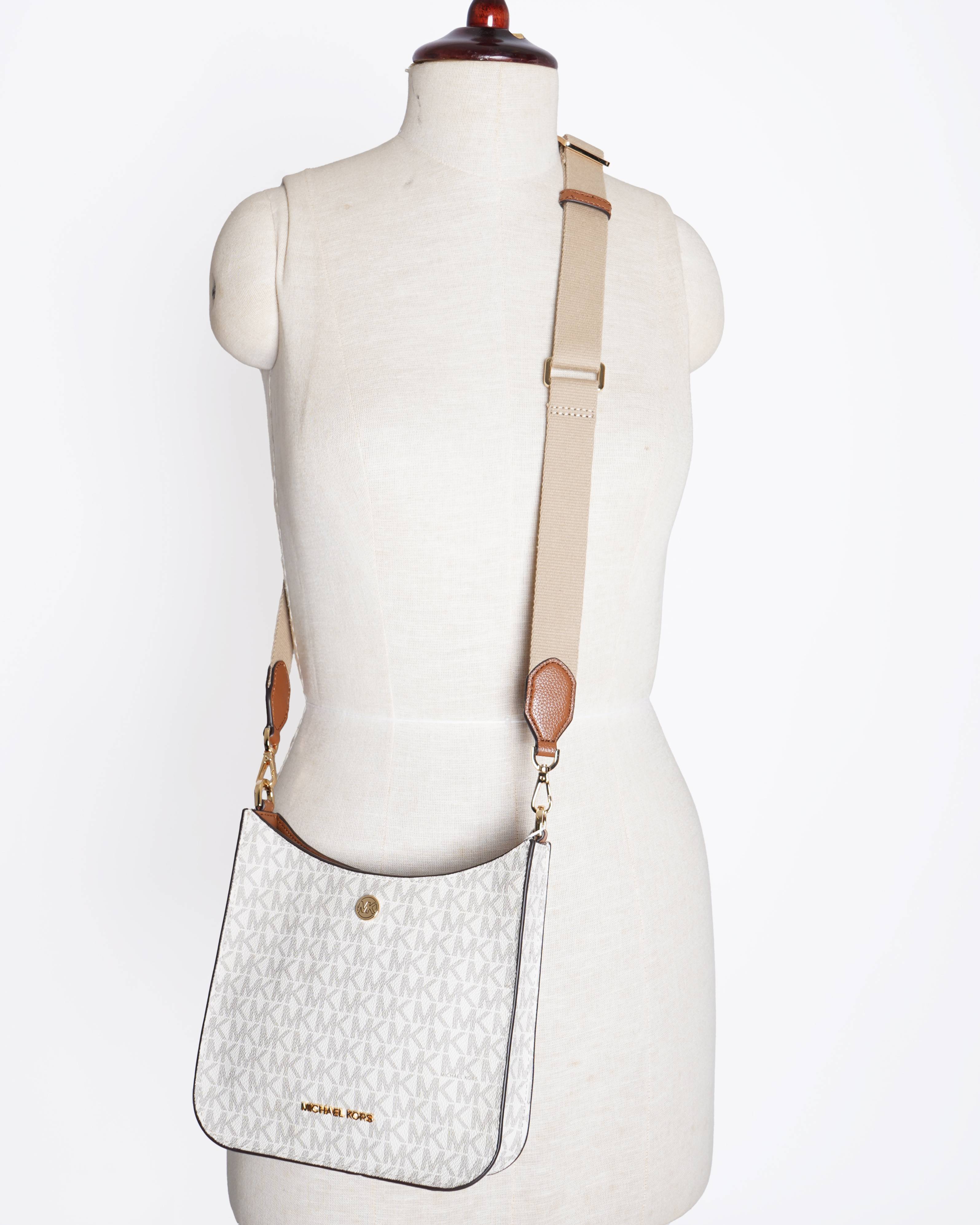 New Michael Kors
Briley Small Messenger Crossbody bag