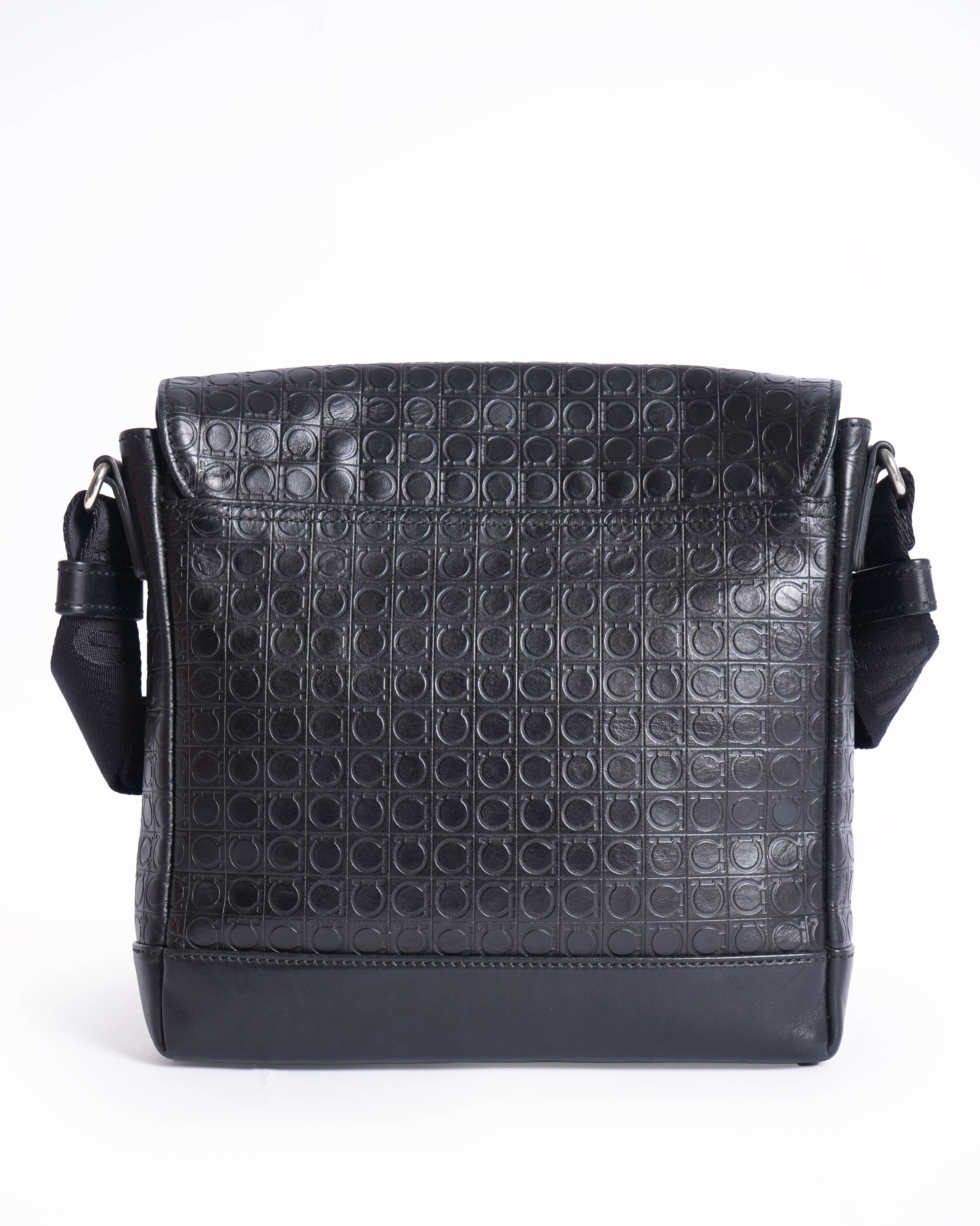 Salvatore Ferragamo Embossed Logo Messenger Bag In Black