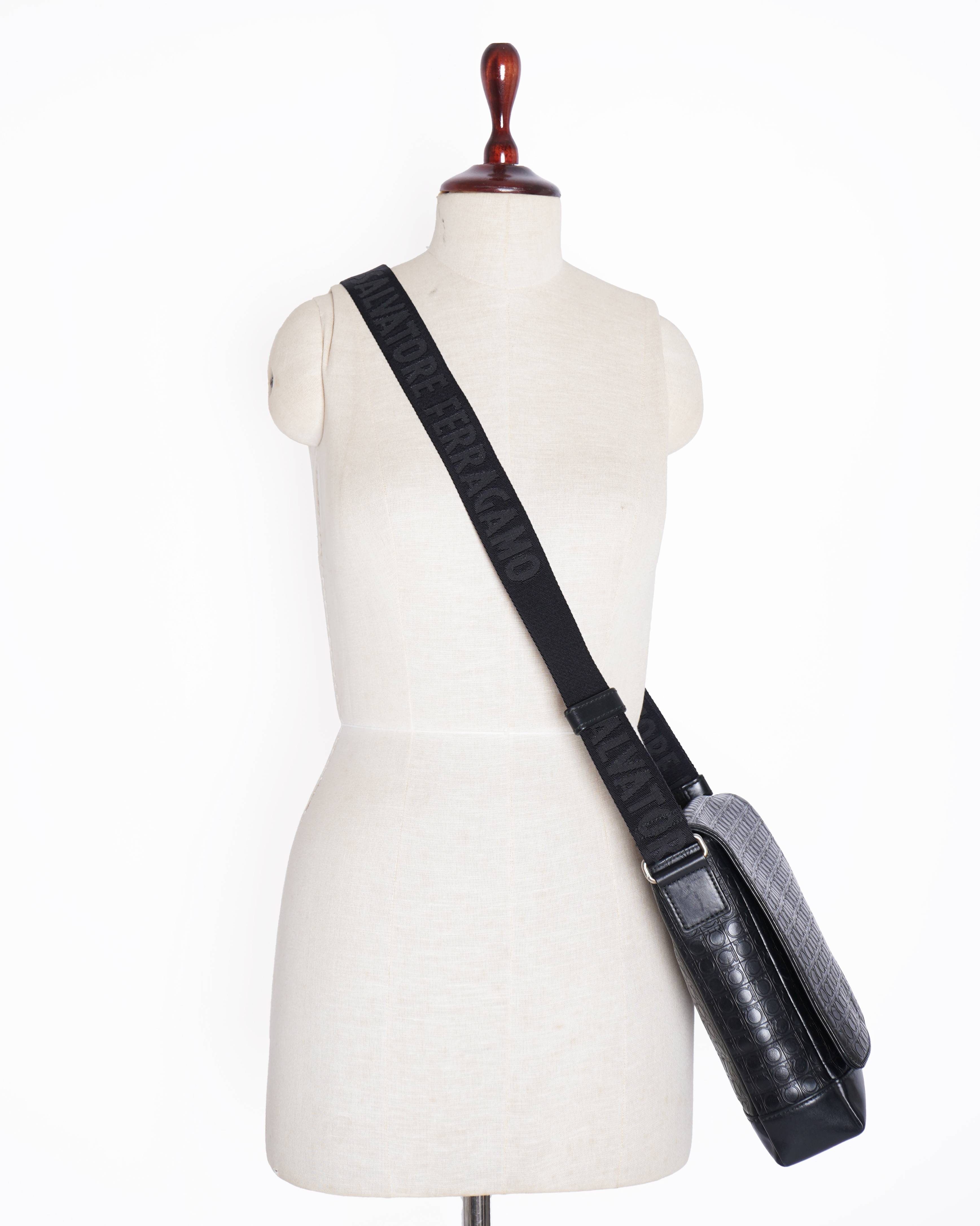 Salvatore Ferragamo Embossed Logo Messenger Bag In Black