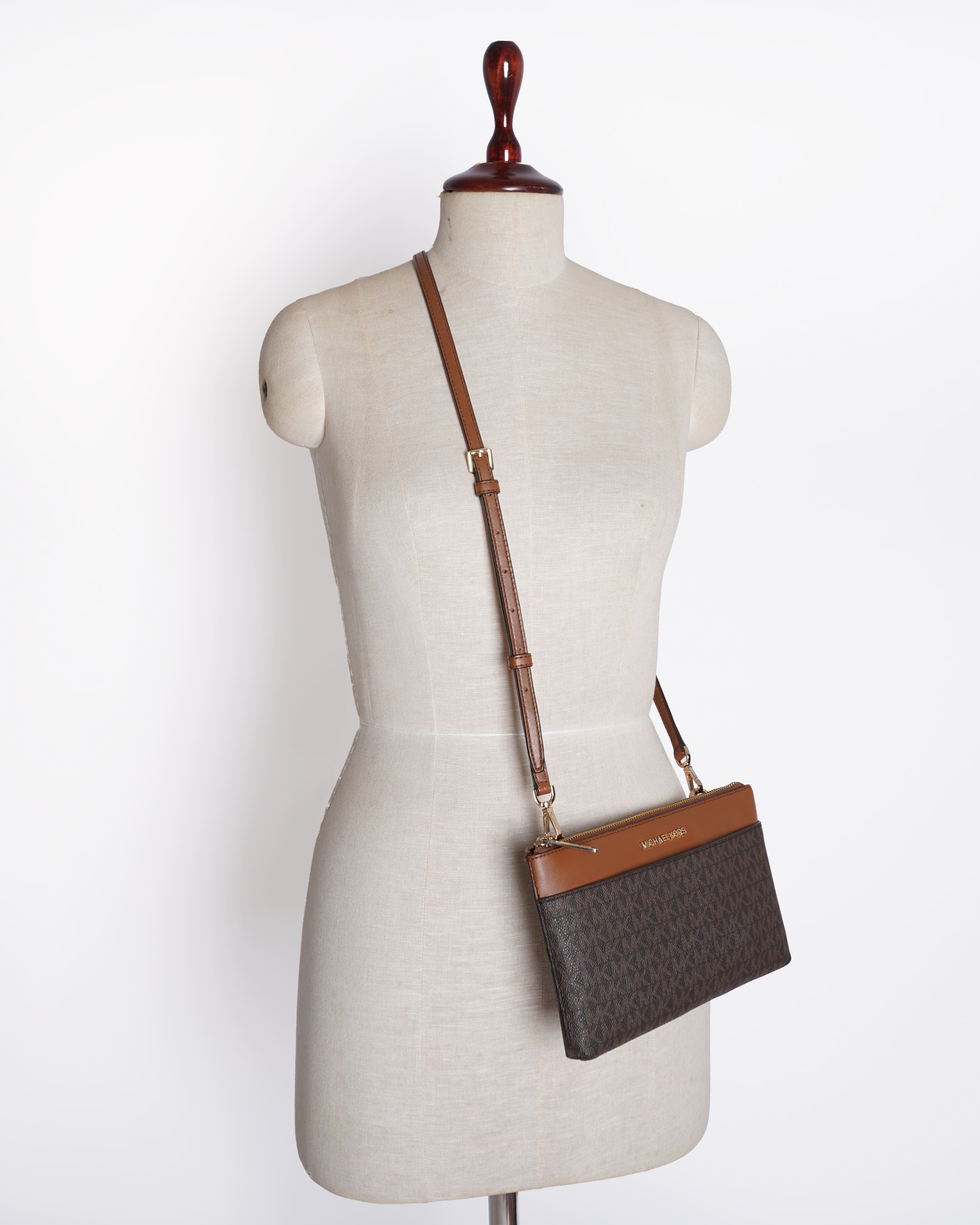 Michael kors jet set signature logo crossbody bag