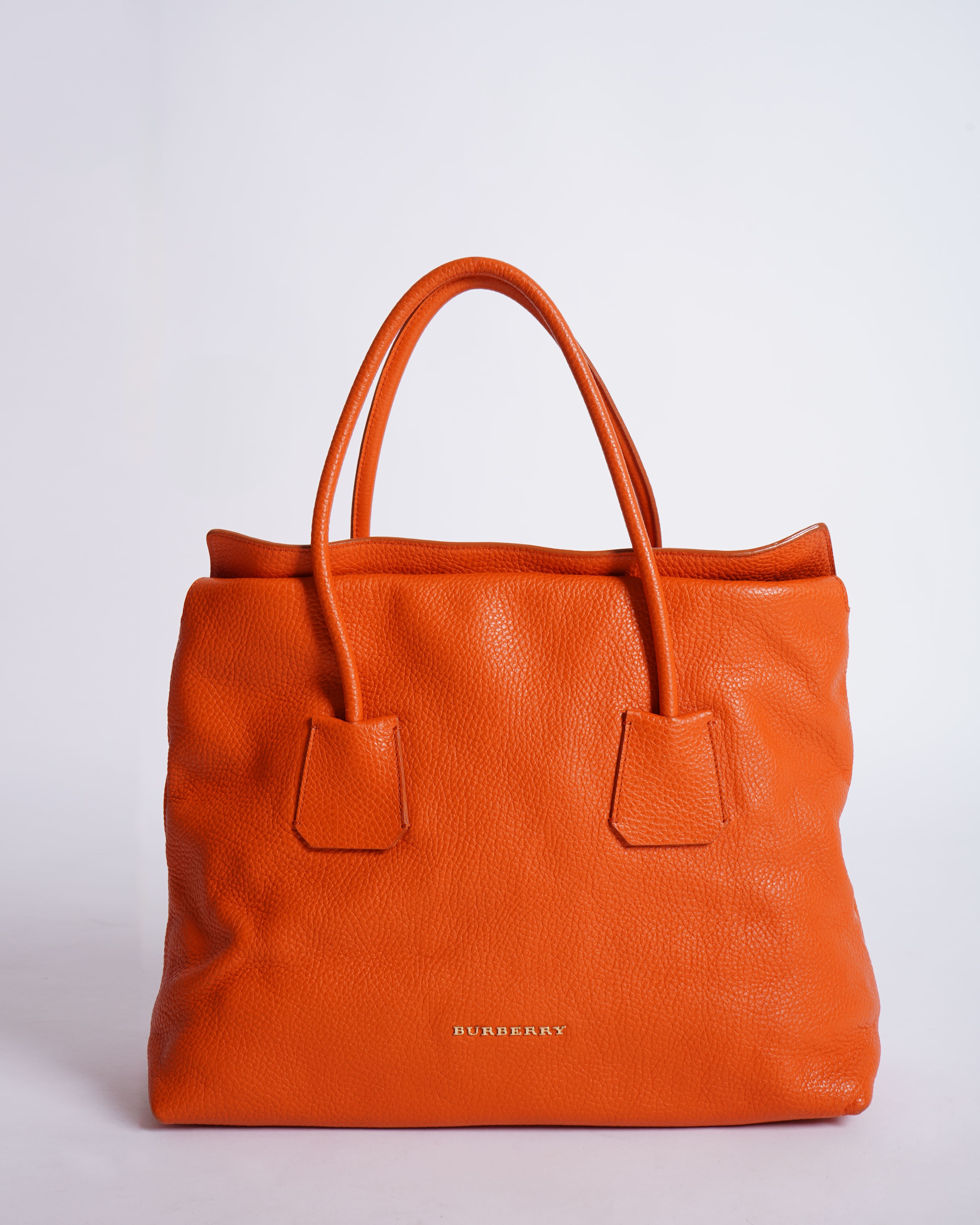 Burberry Baynard Leather Tote In Orange